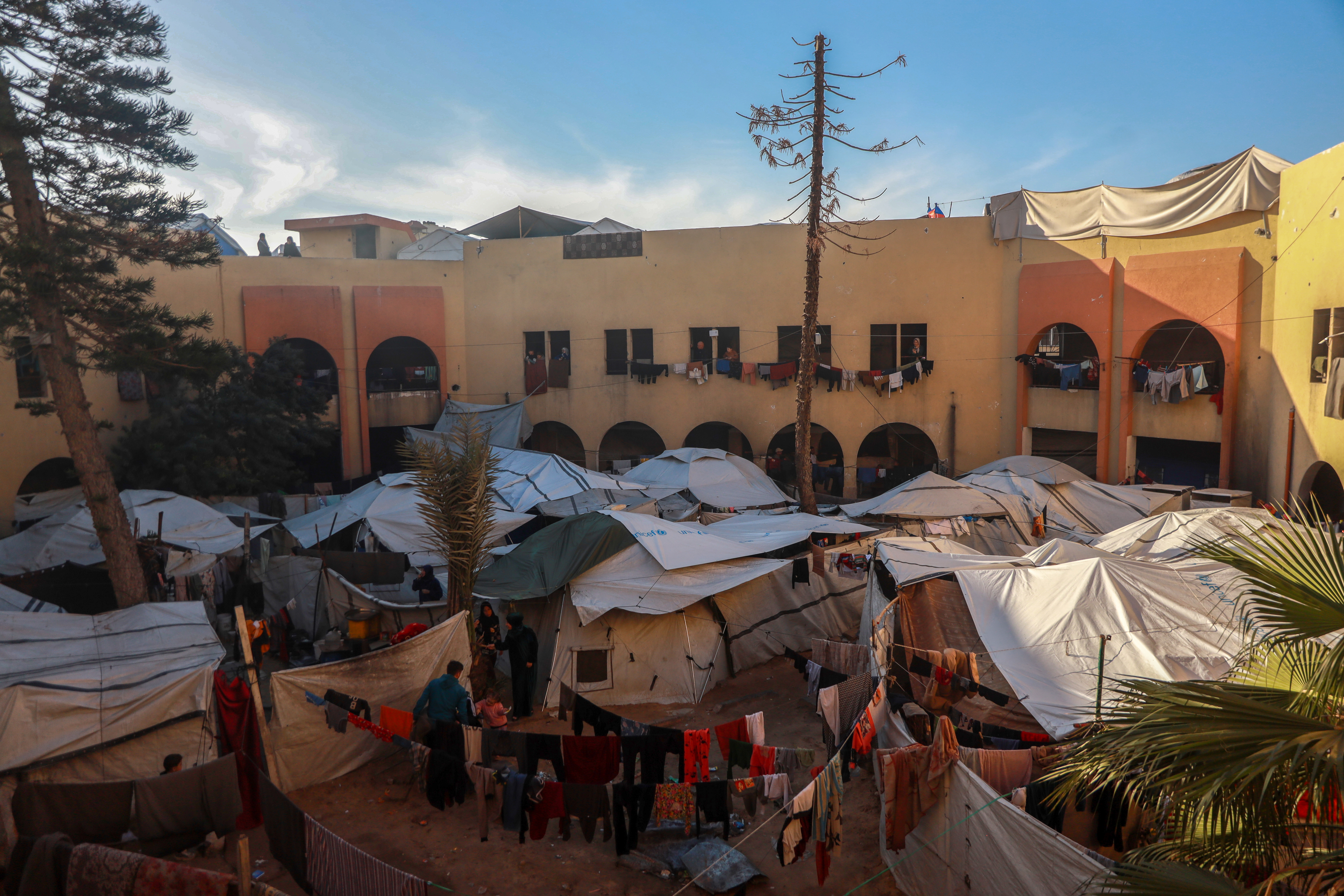 Gaza parenting story [Abdelhakim Abu Riash/Al Jazeera] (RESTRICTEF)