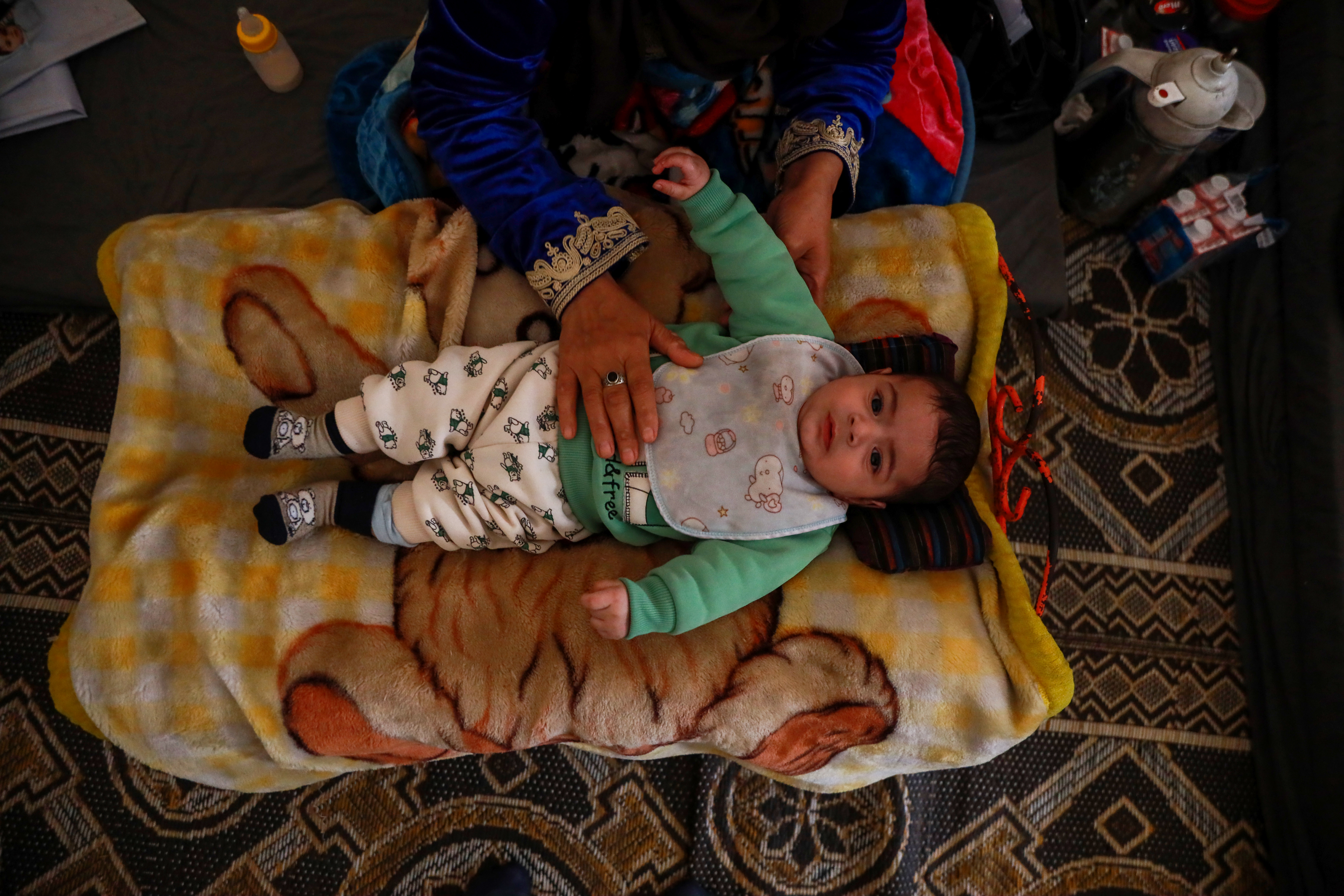 Gaza parenting story [Abdelhakim Abu Riash/Al Jazeera] (RESTRICTEF)