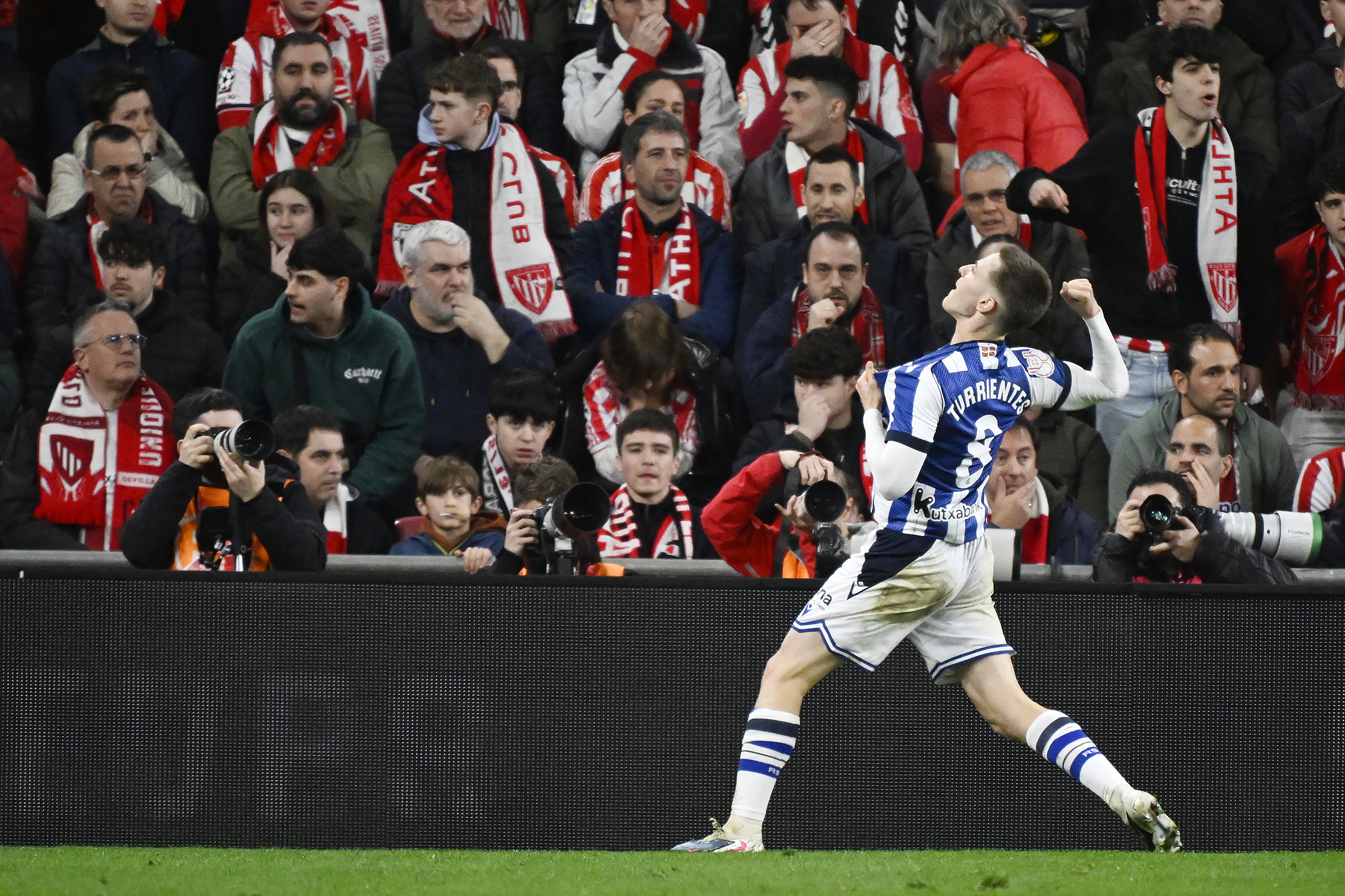 Benat Turrientes reacts.