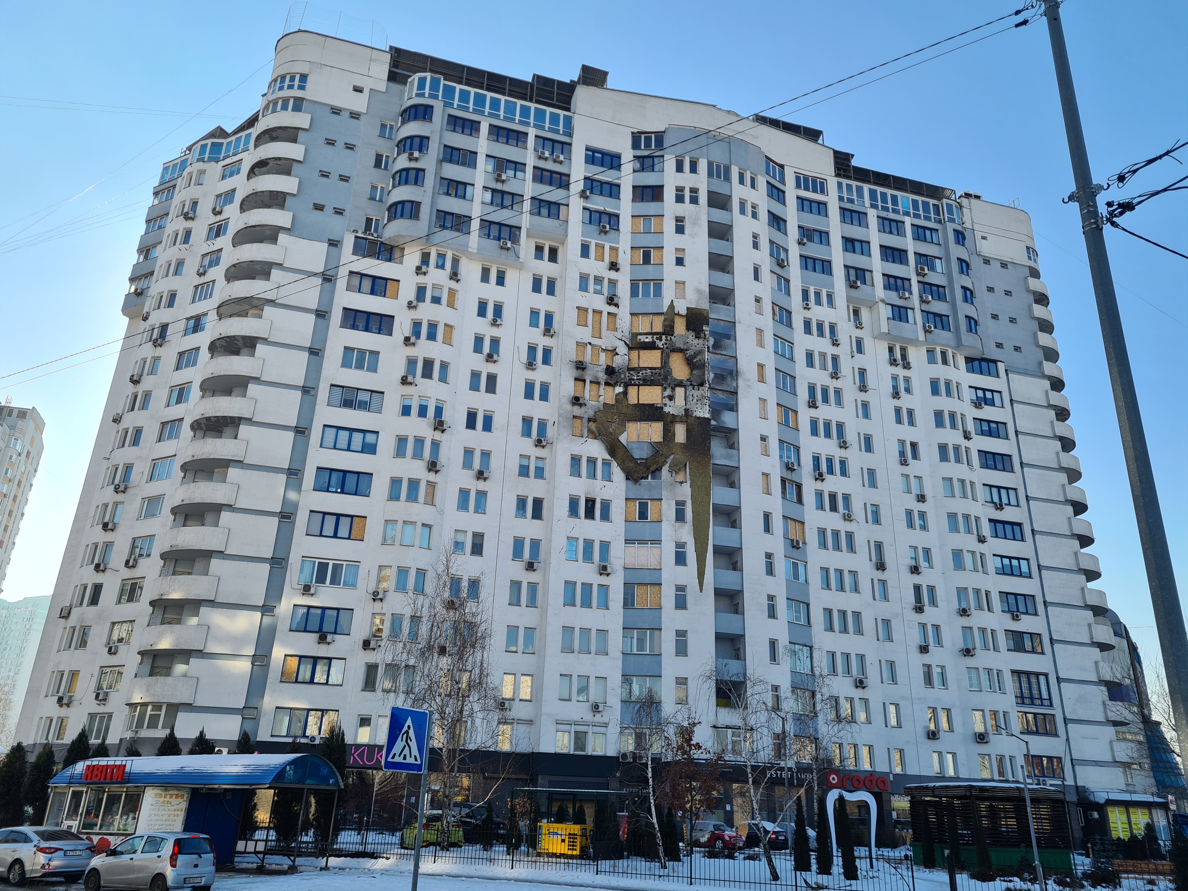 Taira Sluisarenko's apartment building in eastern Kyiv hit by Russian drone attack on January 9-1770638137