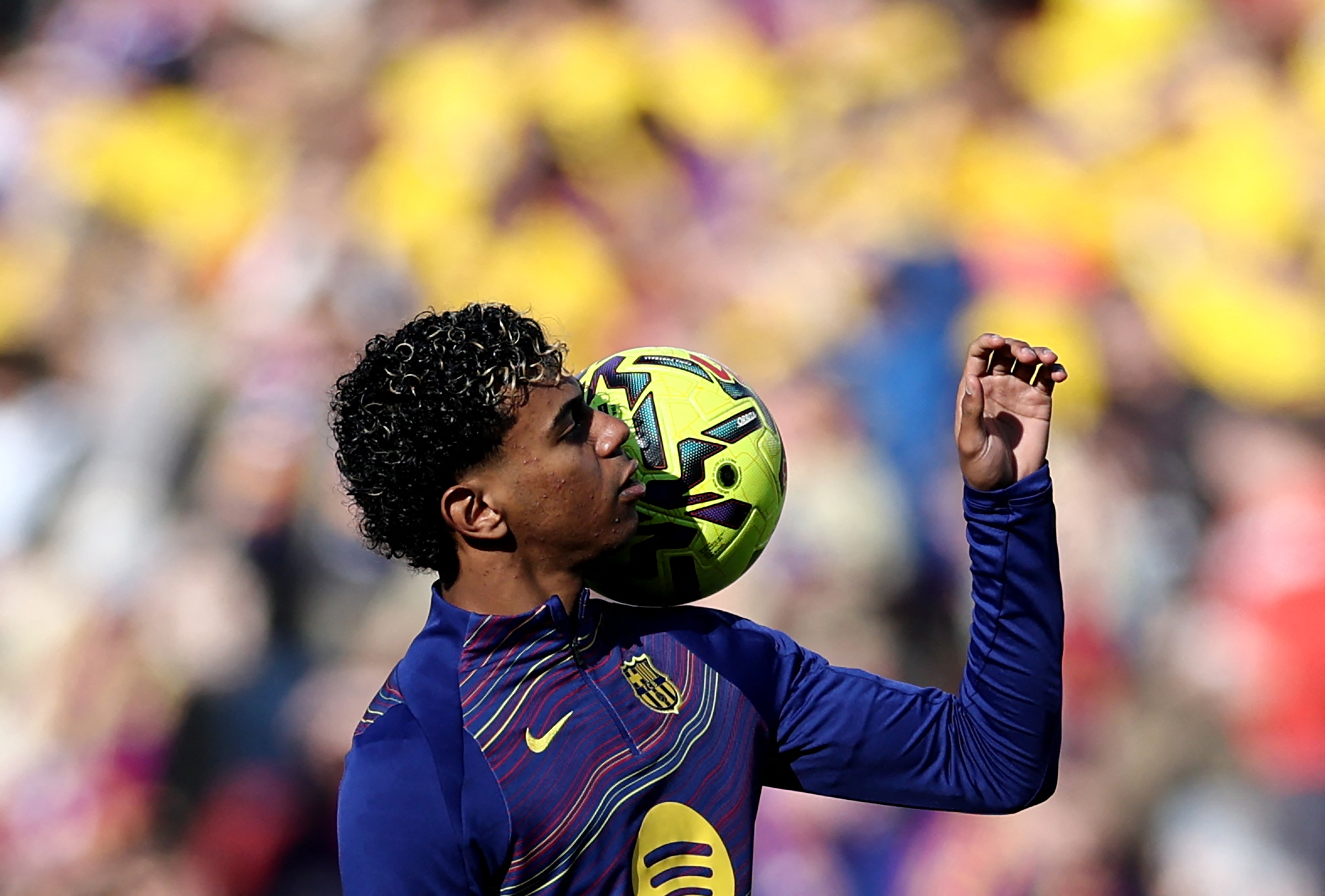 Barcelona's Spanish forward #10 Lamine Yamal warms up prior the Spanish league football match between FC Barcelona and RCD Mallorca at Camp Nou Stadium in Barcelona on February 7, 2026. (Photo by Josep LAGO / AFP)