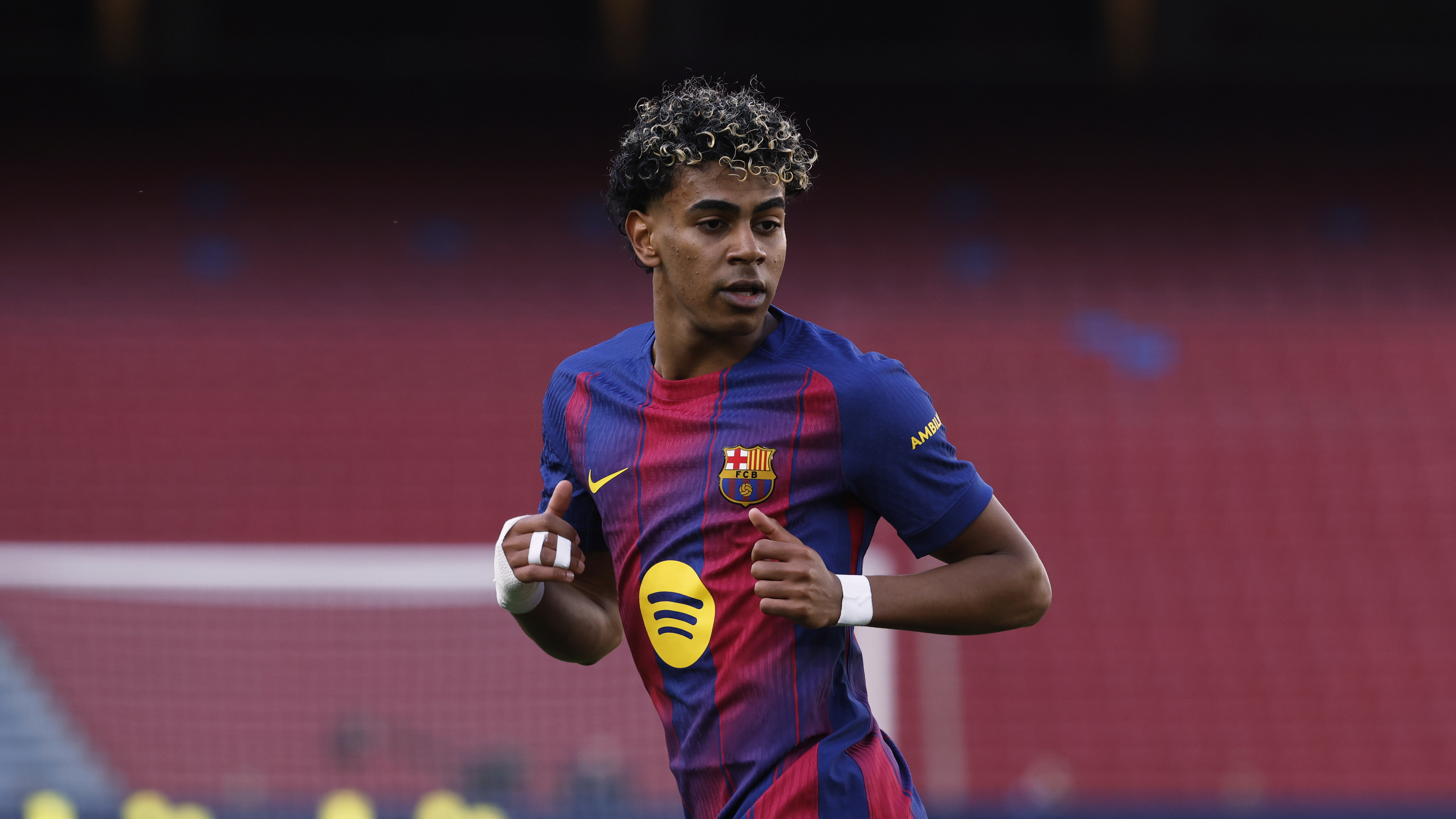Barcelona's Lamine Yamal during a La Liga soccer match between Barcelona and Levante in Barcelona, Spain, Sunday, Feb. 22, 2026. (AP Photo/Joan Monfort)