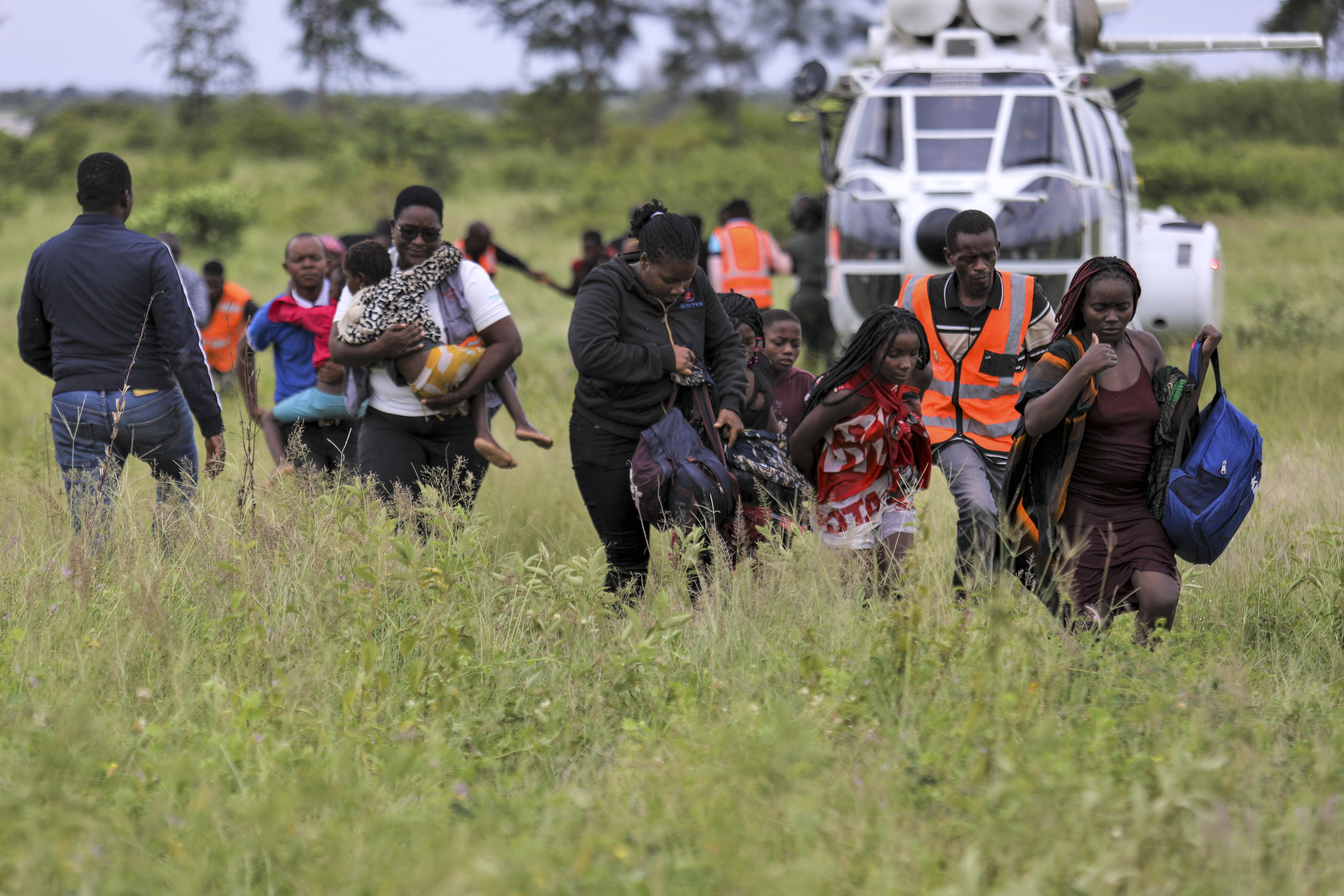 epa12664698 Rescue teams assist residents of the 03 February neighbourhood affected by heavy rains in the Maputo and Gaza regions, Maputo, Mozambique, 20 January 2026. Rescue efforts continue for hundreds of families cut off by flooding, with some taking refuge on rooftops, car roofs, or in treetops in southern Mozambique after days of near-continuous rain that has also forced dams, including some in neighbouring countries, to increase water releases. EPA/LUISA NHANTUMBO
