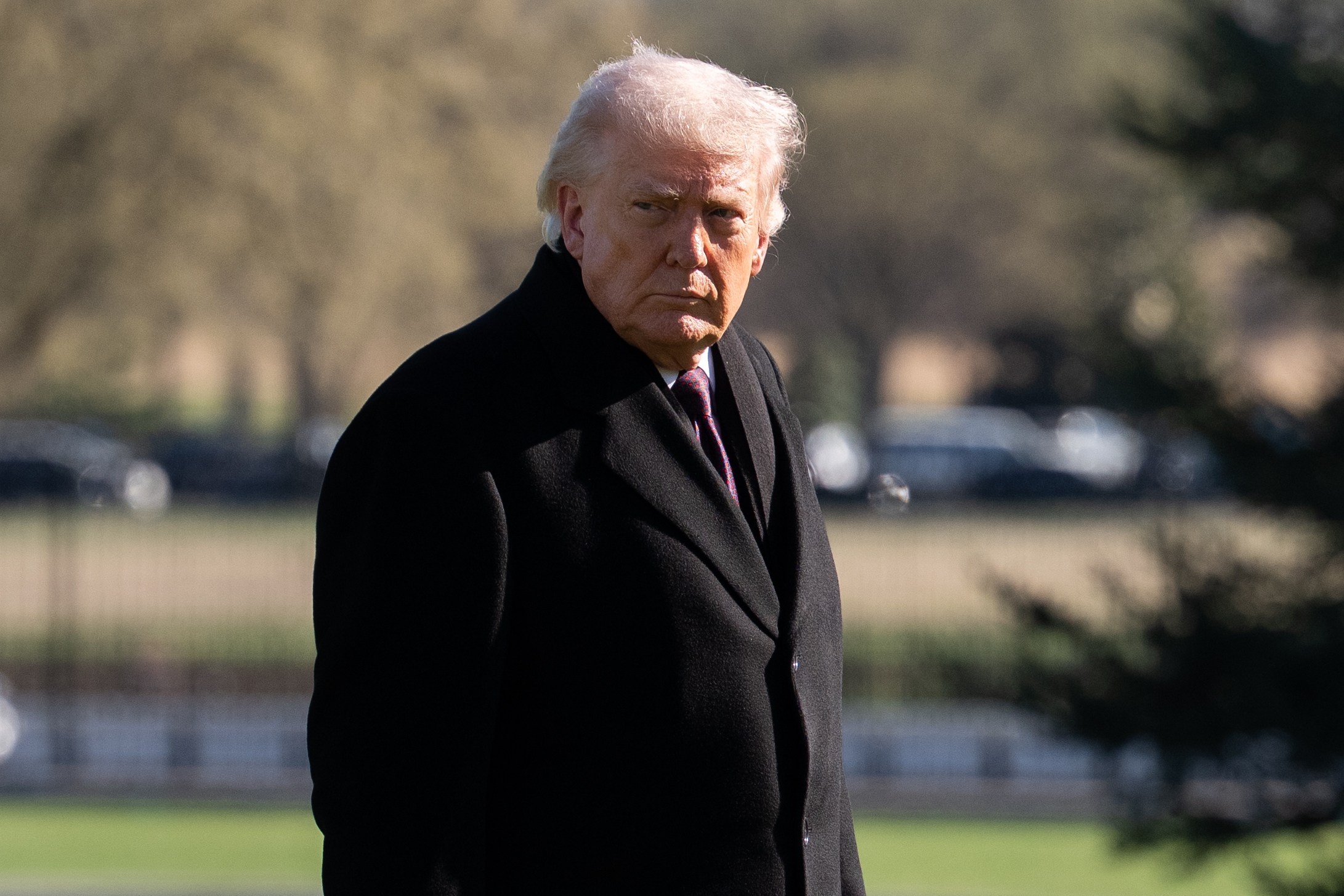 epa12831161 US President Trump walks on the South Lawn as he returns to the White House in Washington, DC, USA, 18 March 2026. President Trump travelle to Dover, Delaware to attend a dignified transfer for the crew of an Air Force KC-135 Stratotanker that crashed in Western Iraq. EPA/AARON SCHWARTZ / POOL
