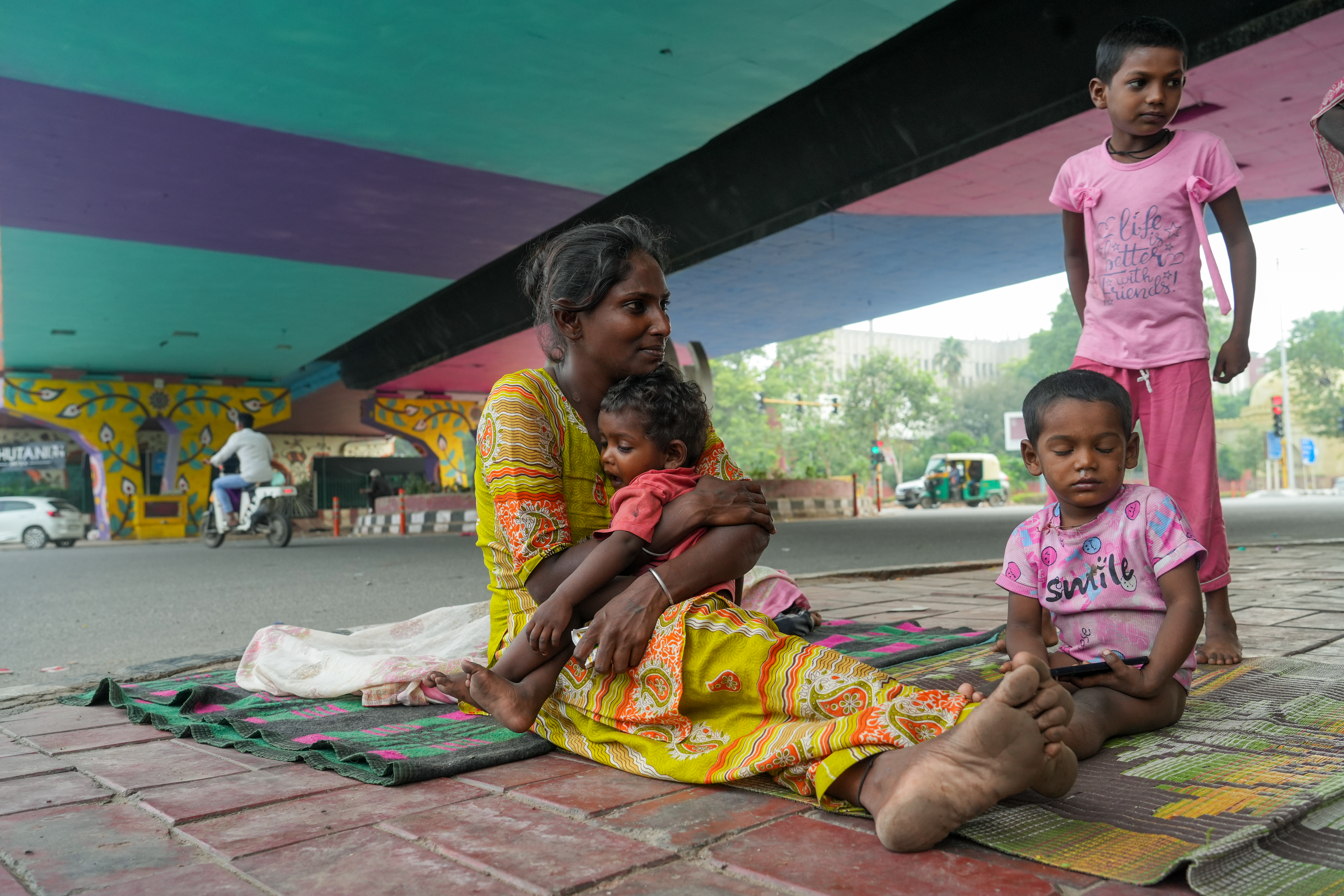 Hazrat Nizamuddin dargah to beg for food, finding people there kinder than on the main road.Through smoke, cold winds, and the threat of speeding traffic, she keeps her children close.