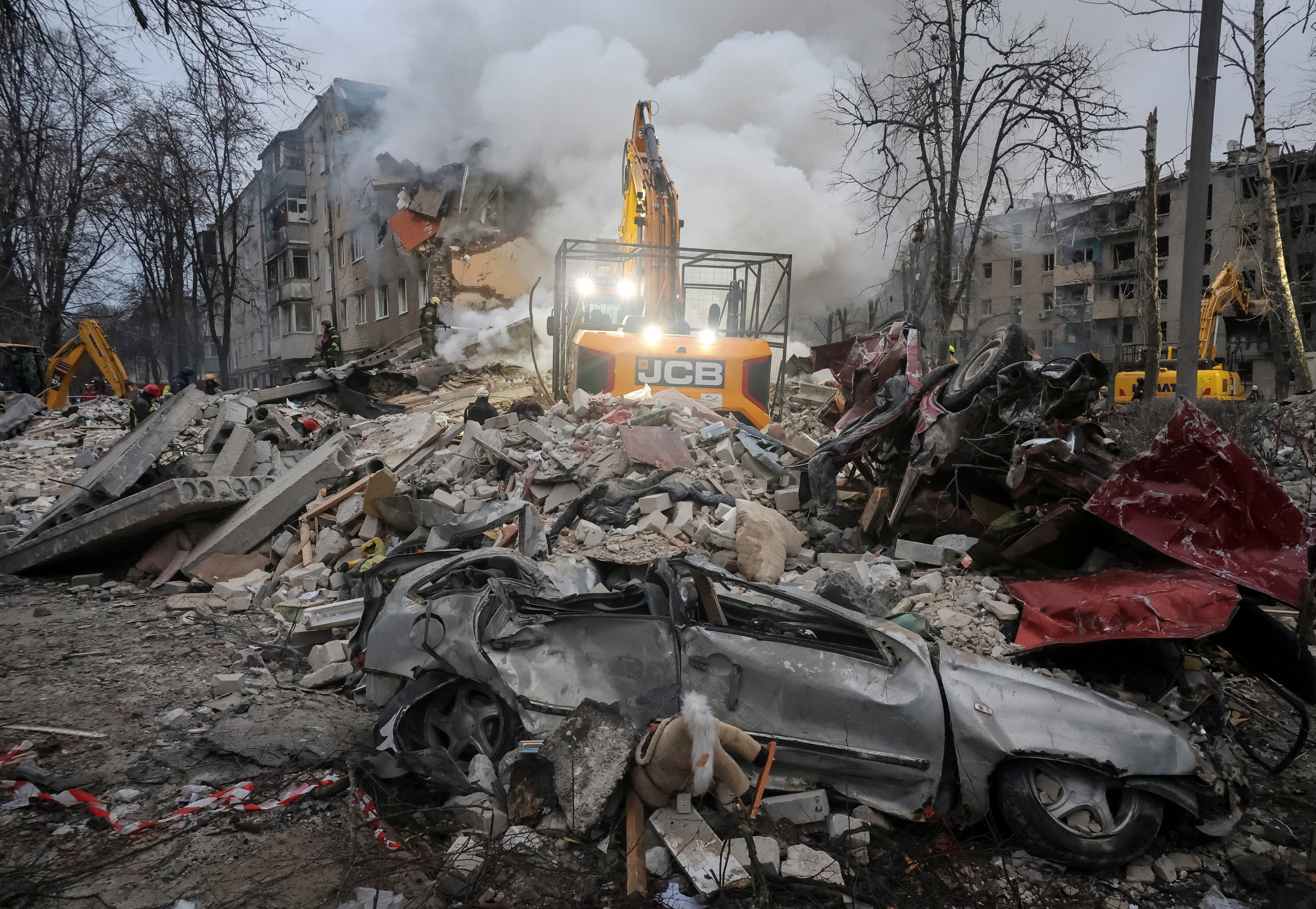 Rescuers work at the site of an apartment building hit by a Russian missile strike, amid Russia's attack on Ukraine, in Kharkiv, Ukraine March 7, 2026. REUTERS/Vyacheslav Madiyevskyy