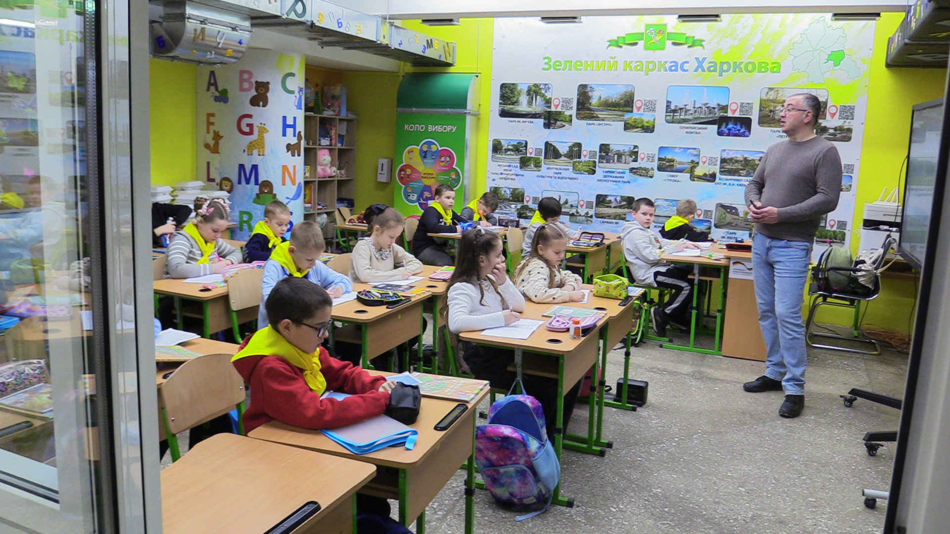 A class in one of Kharkiv's subway schools-1773655975
