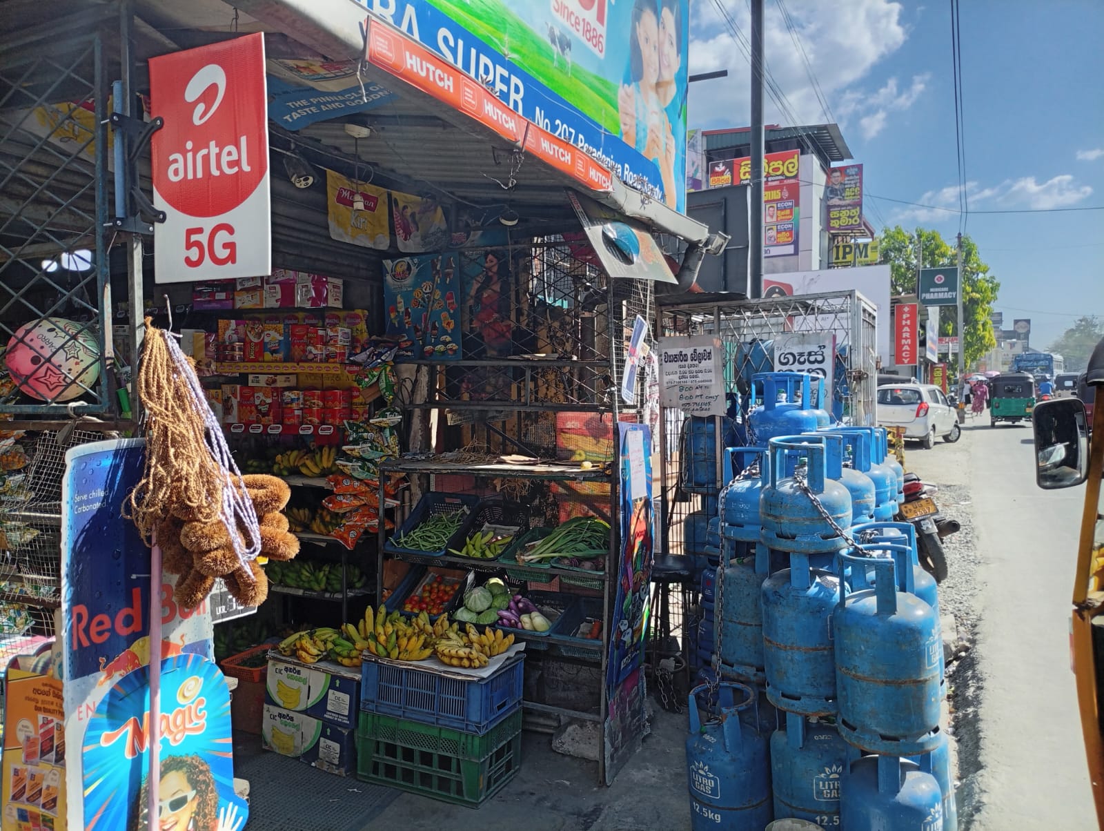An LPG vendor in Kandy, Sri Lanka [Ashkar Thasleem/ Al Jazeera]