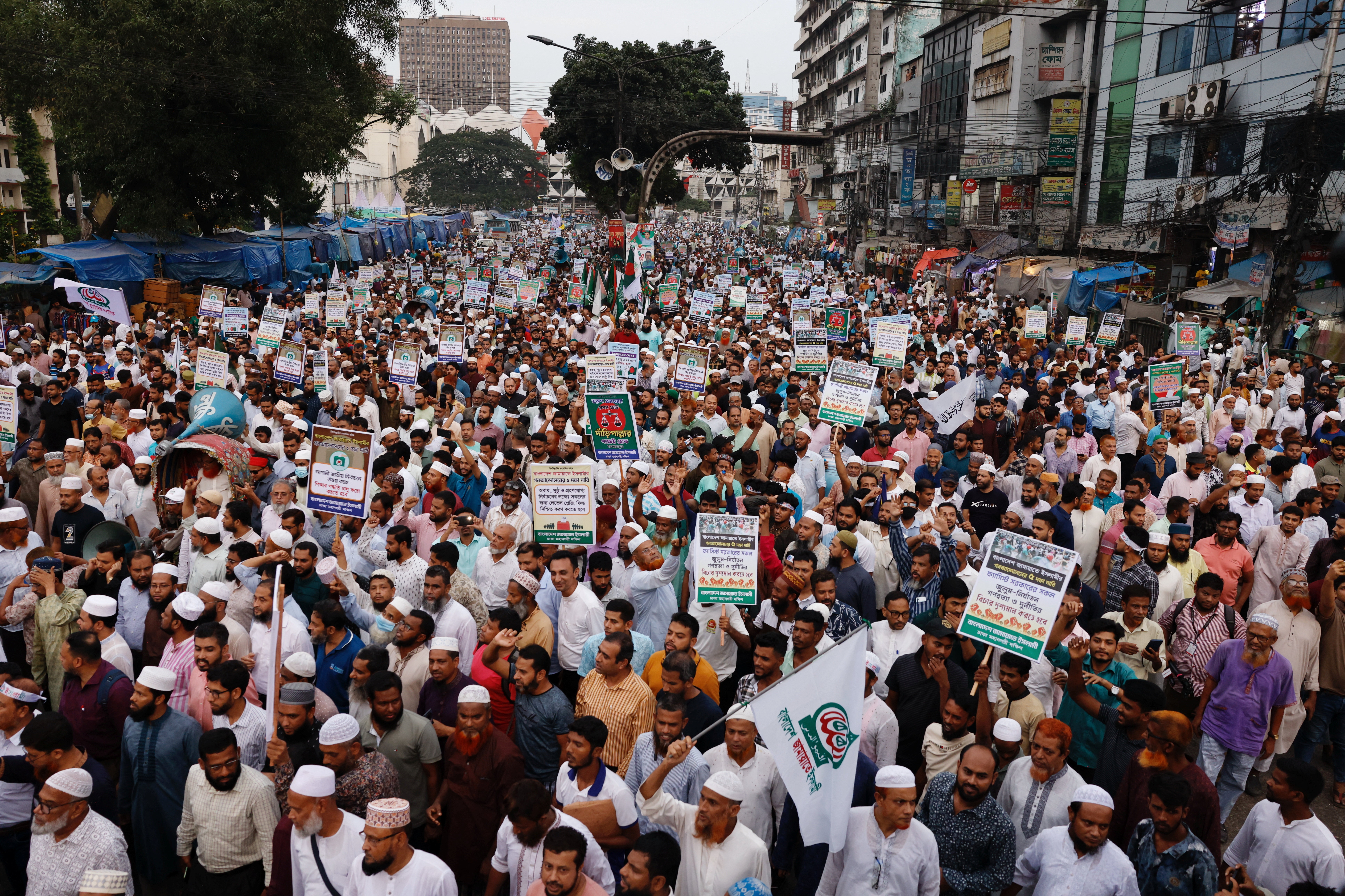 Supporters of Bangladesh Jamaat-e-Islami take part in a protest rally with five-point demand including free and fair election within February of 2026, in front of the Baitul Mukarram National Mosque in Dhaka, Bangladesh, September 18, 2025. REUTERS/Mohammad Ponir Hossain