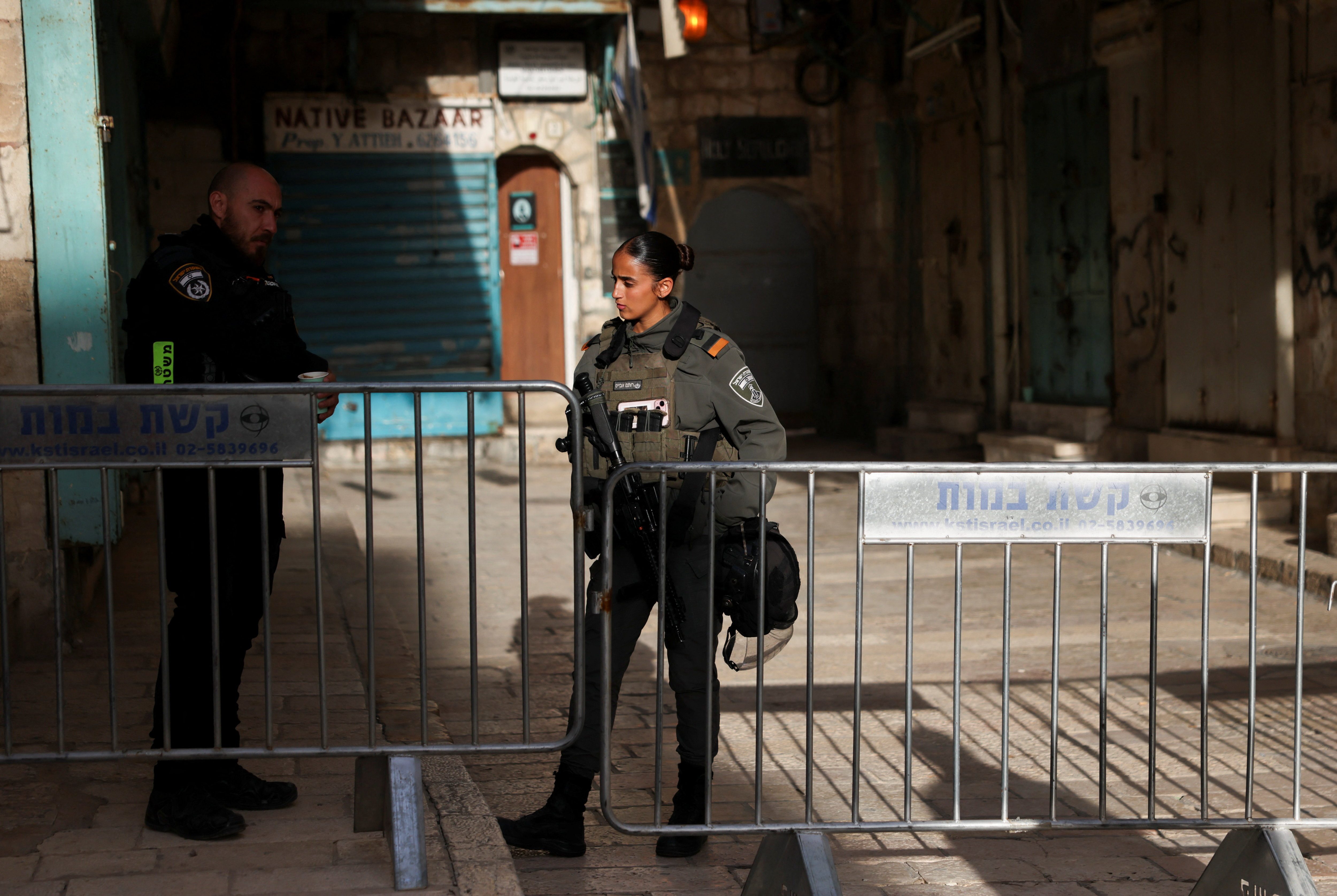 Israeli security officers stand guard outside the Church of the Holy Sepulchre after being blocked from attending Easter events inside, following restrictions on gatherings in large groups, amid the U.S.-Israel conflict with Iran, in Jerusalem's Old City April 5, 2026. REUTERS/Ammar Awad