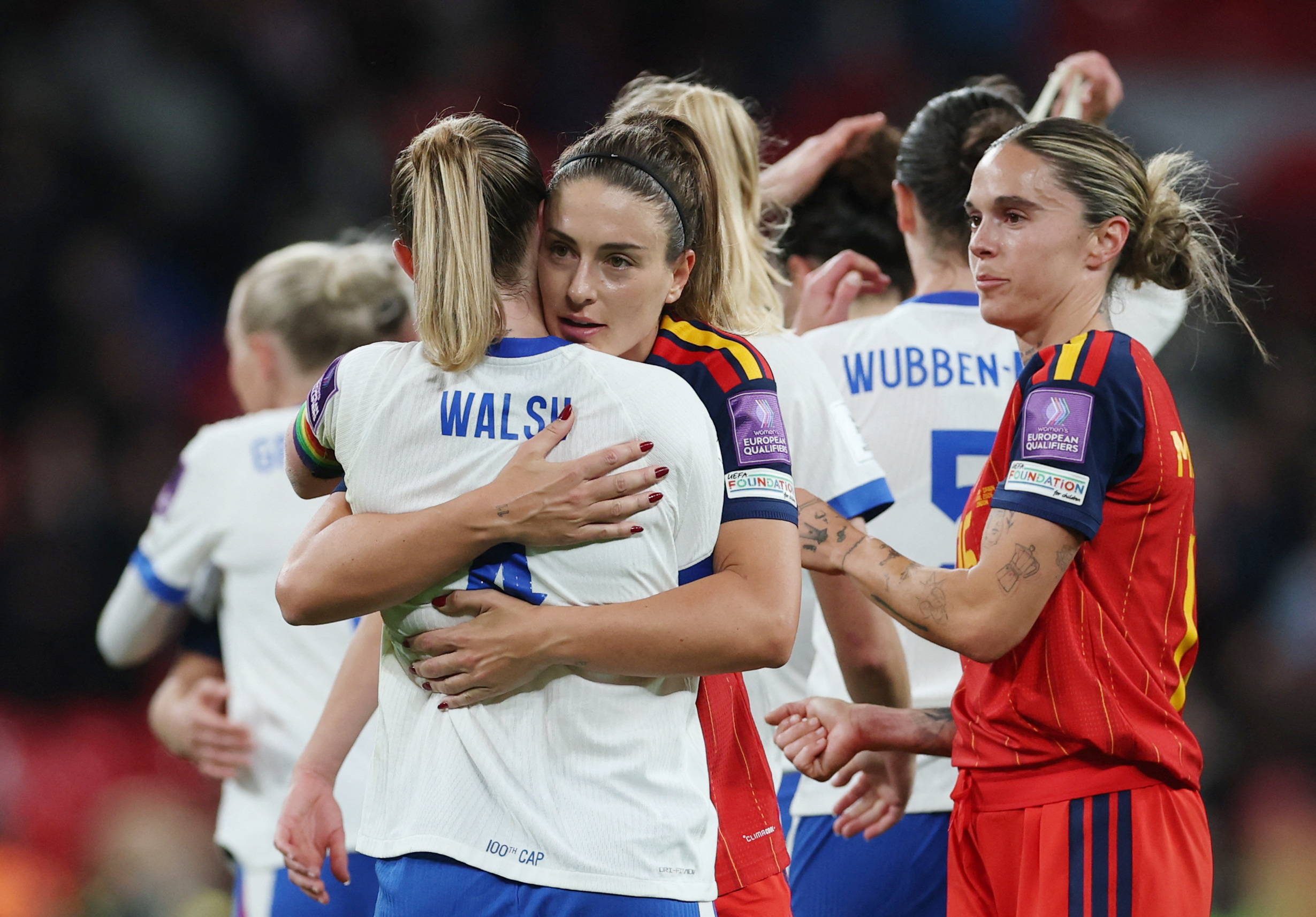 Soccer Football - Women's World Cup - European Qualifiers - England v Spain - Wembley Stadium, London, Britain - April 14, 2026 England's Keira Walsh and Spain's Alexia Putellas after the match REUTERS/Isabel Infantes