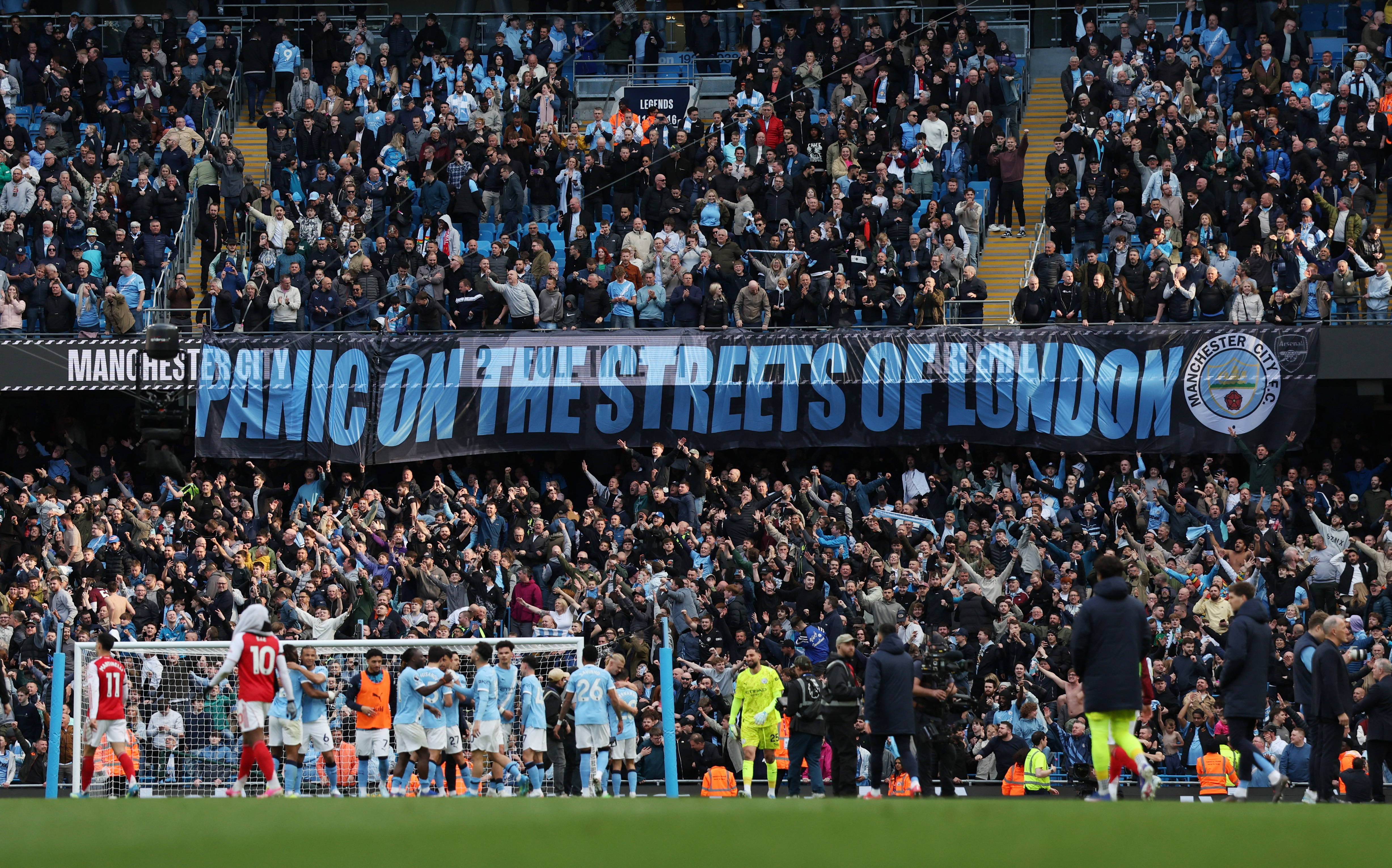 Soccer Football - Premier League - Manchester City v Arsenal - Etihad Stadium, Manchester, Britain - April 19, 2026 Manchester City fans celebrate after the match REUTERS/Scott Heppell EDITORIAL USE ONLY. NO USE WITH UNAUTHORIZED AUDIO, VIDEO, DATA, FIXTURE LISTS, CLUB/LEAGUE LOGOS OR 'LIVE' SERVICES. ONLINE IN-MATCH USE LIMITED TO 120 IMAGES, NO VIDEO EMULATION. NO USE IN BETTING, GAMES OR SINGLE CLUB/LEAGUE/PLAYER PUBLICATIONS. PLEASE CONTACT YOUR ACCOUNT REPRESENTATIVE FOR FURTHER DETAILS..