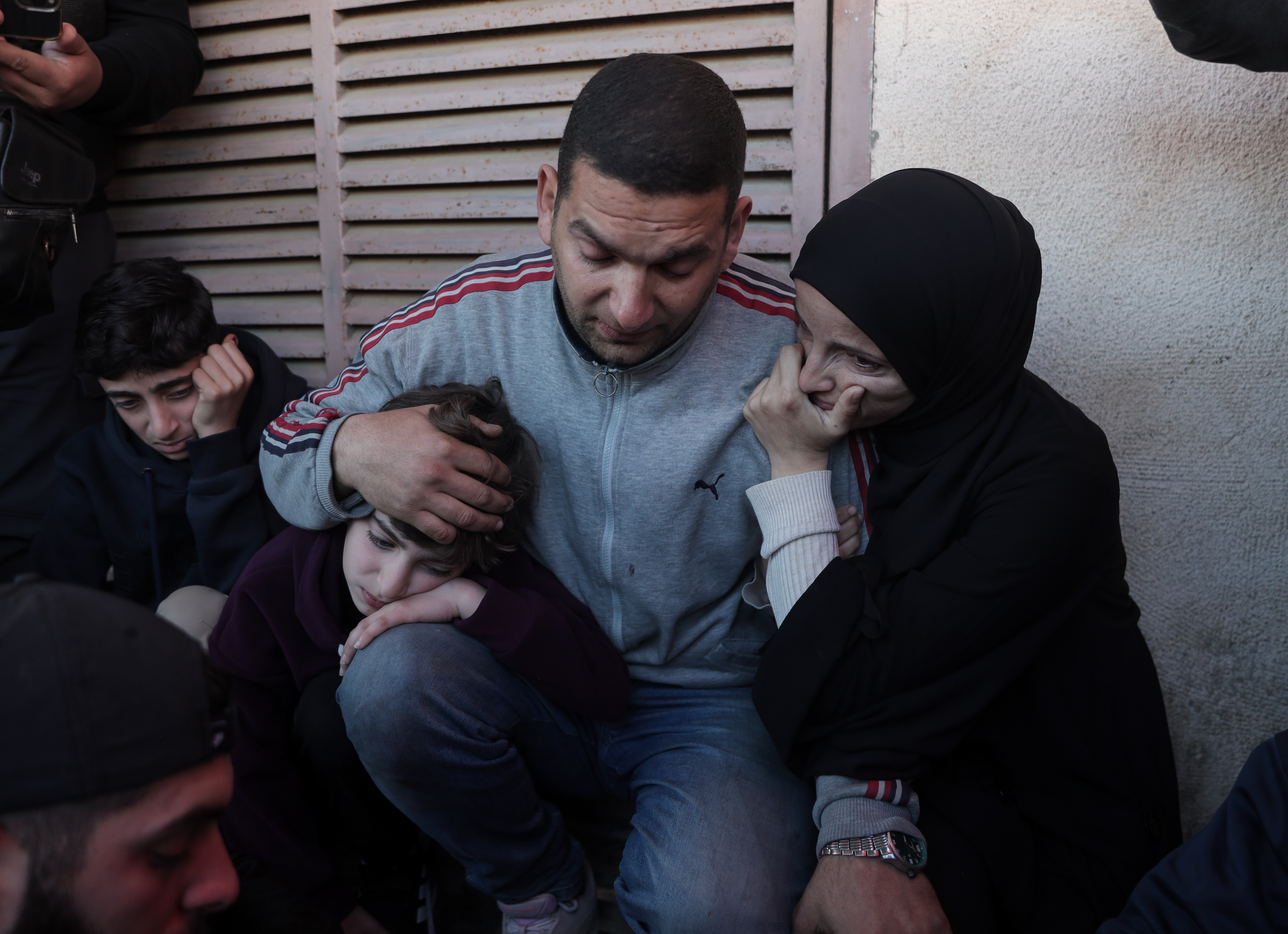 Mohammed Wishah’s family bids him a final farewell before his burial at Al-Aqsa [Abdelhakim Abu Riash/ Al Jazeera]