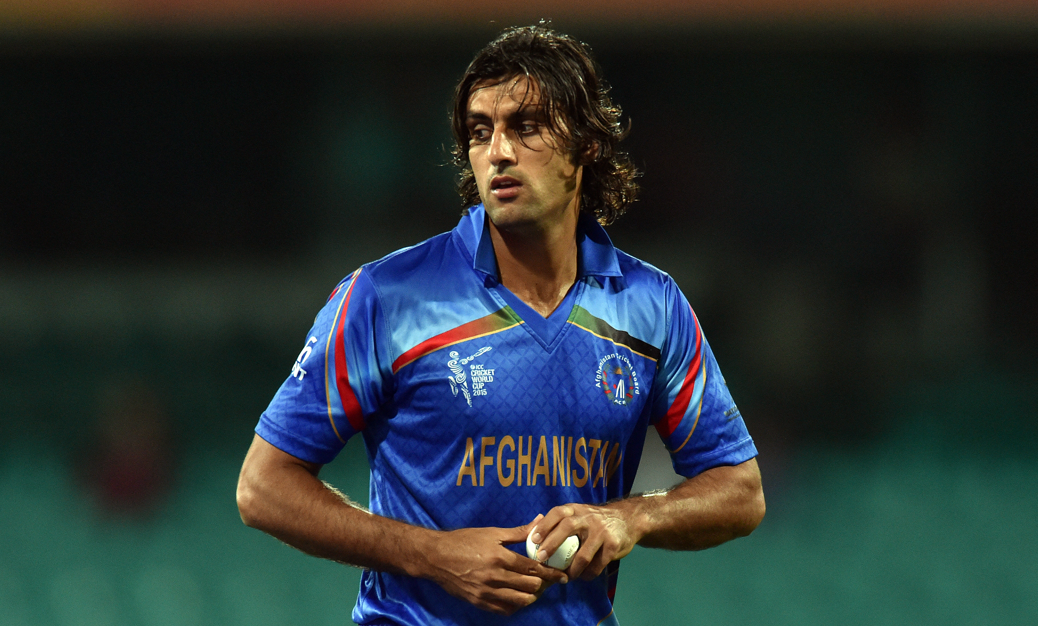 Afghanistan's paceman Shapoor Zadran prepares to bowl against Afghanistan during the 2015 Cricket World Cup Pool A match between England and Afghanistan at the Sydney Cricket Ground on March 13, 2015. AFP PHOTO/ Saeed KHAN --IMAGE RESTRICTED TO EDITORIAL USE - STRICTLY NO COMMERCIAL USE-- (Photo by SAEED KHAN / AFP)