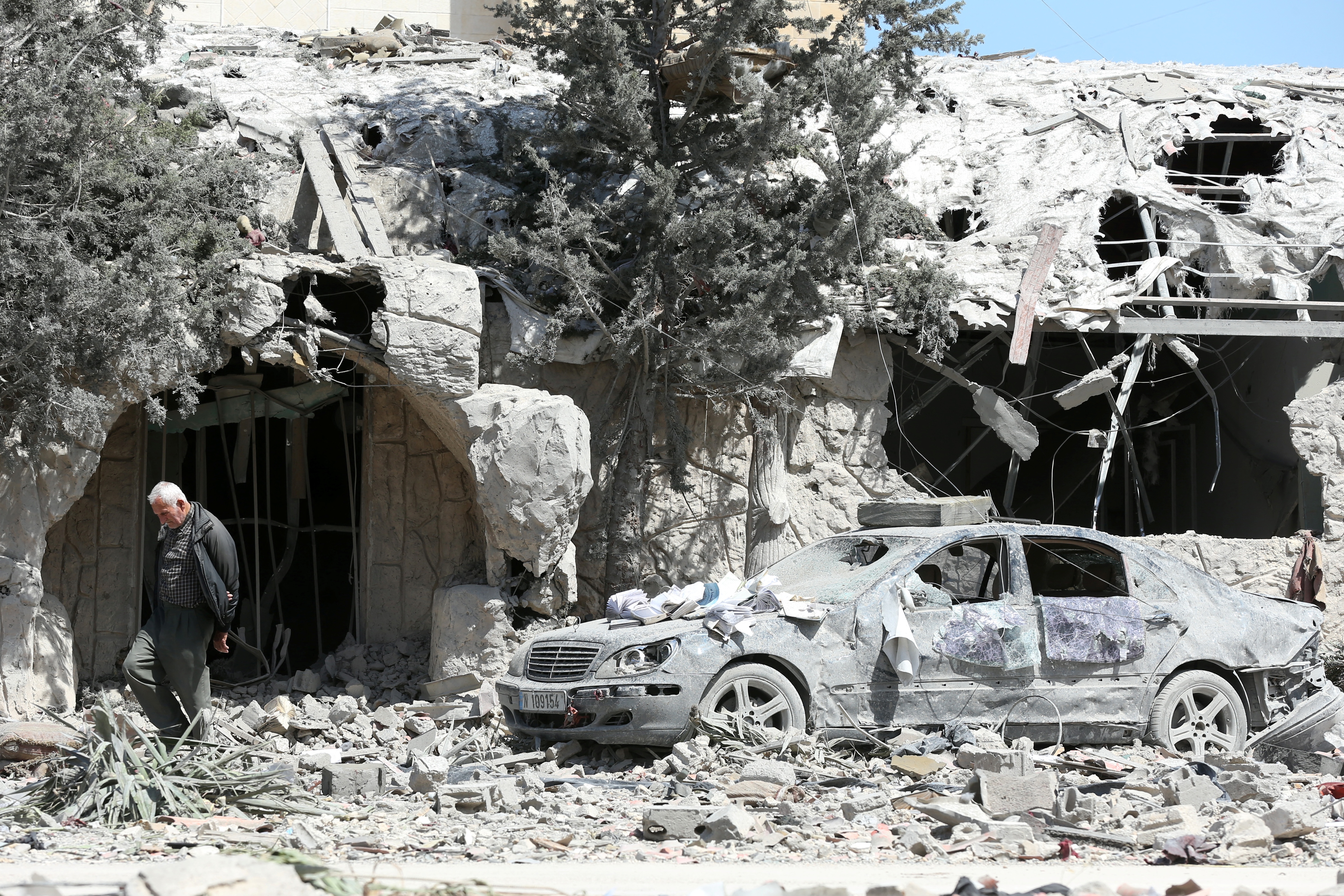 A man checks the site of an Israeli airstrike that targeted a religious Shiite complex the day before in the southern Lebanese coastal city of Sidon on April 9, 2026. Calls were mounting for the ceasefire between the US and Iran to be extended to Israel's war with Hezbollah, after a massive wave of Israeli strikes on Lebanon killed more than 200 people. (Photo by Mahmoud ZAYYAT / AFP)