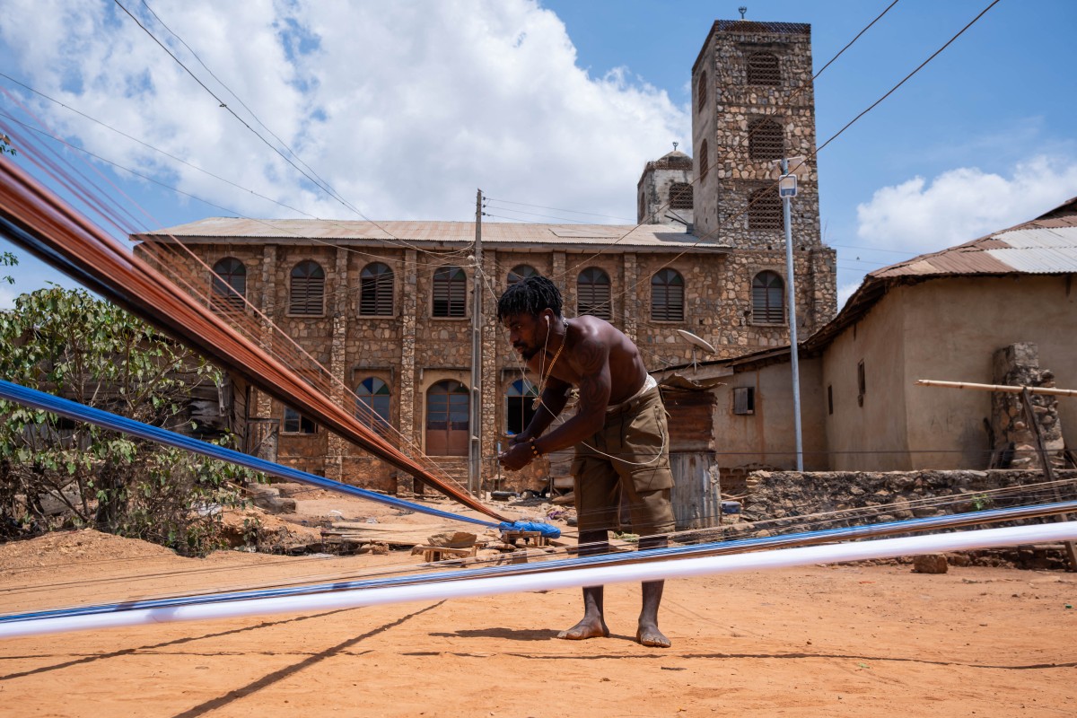 Nigerian artisans preserve handwoven fabric amid rising global demand