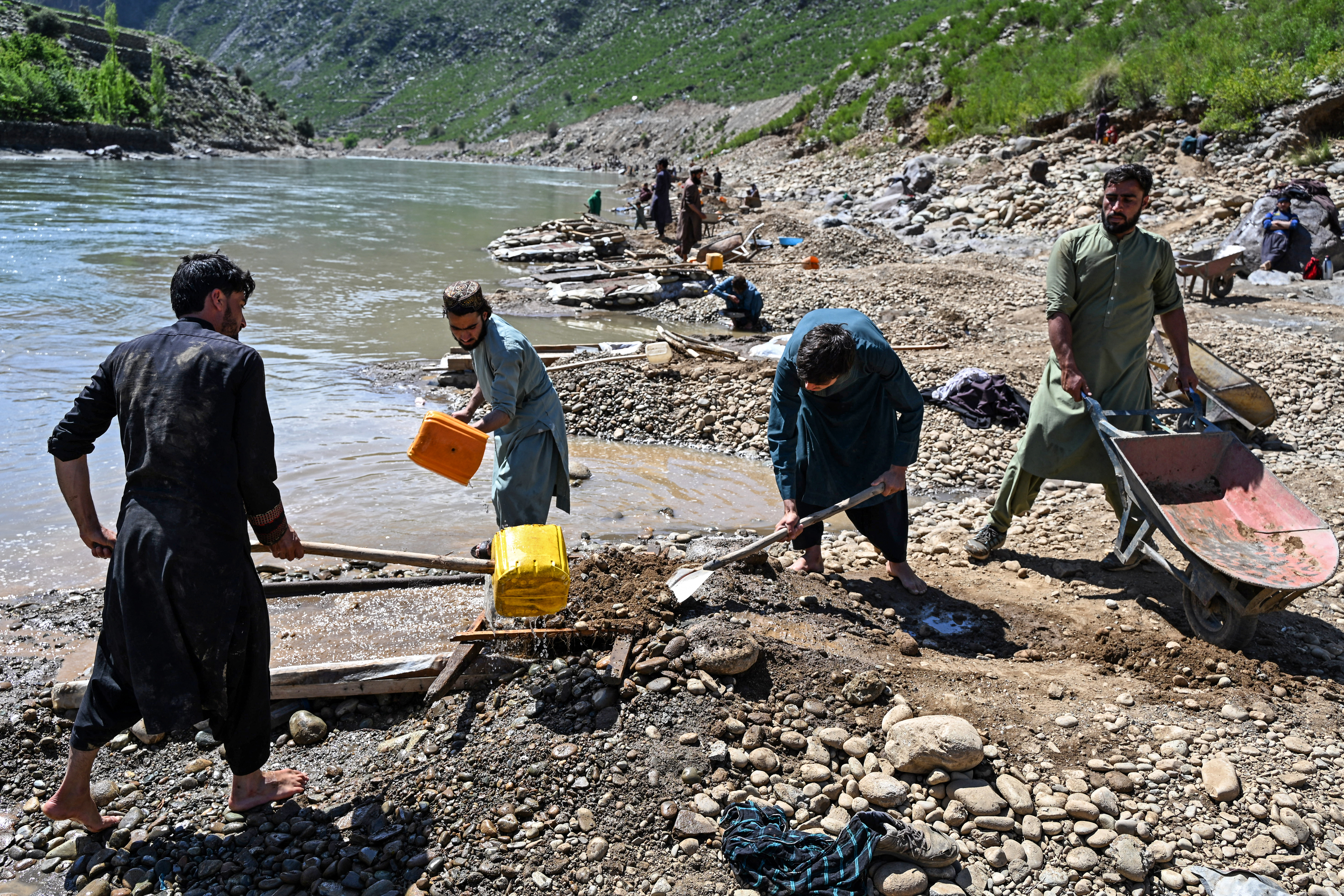 Afghan villagers turn to gold panning to sustain livelihoods