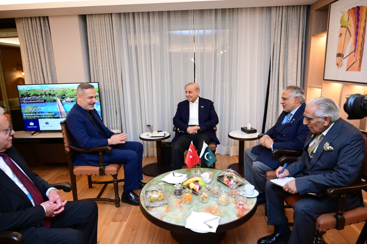 Foreign Minister of Türkiye Hakan Fidan calls on Prime Minister Muhammad Shehbaz Sharif in Antalya. 16 April, 2026