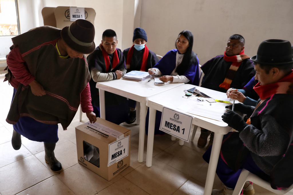 People voting