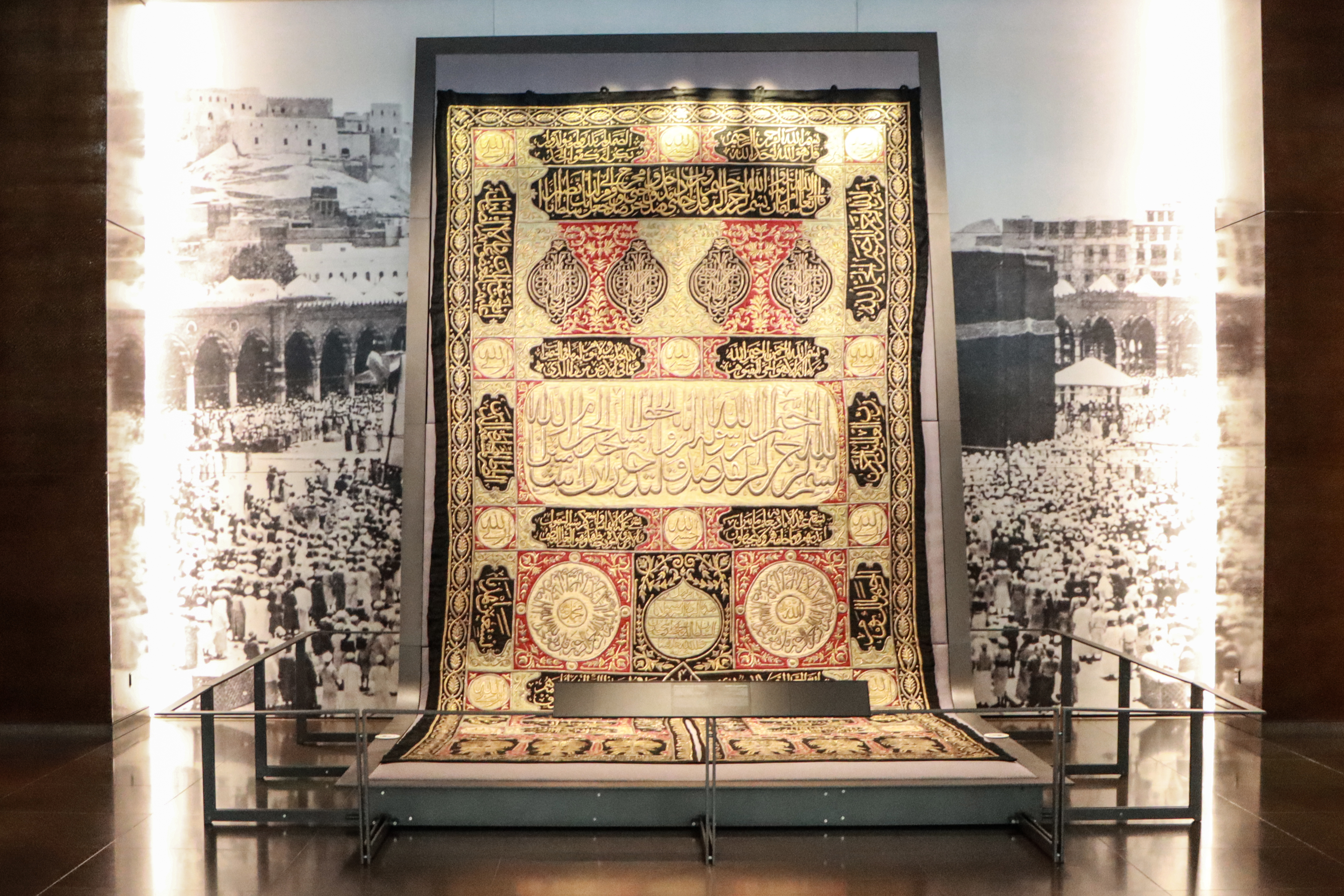 The Kaaba’s door curtain (sitara), created in Cairo for Sultan Abdulmecid in the mid-19th century with embroidered metal threads and silk, now exhibited at Doha’s Museum of Islamic Art