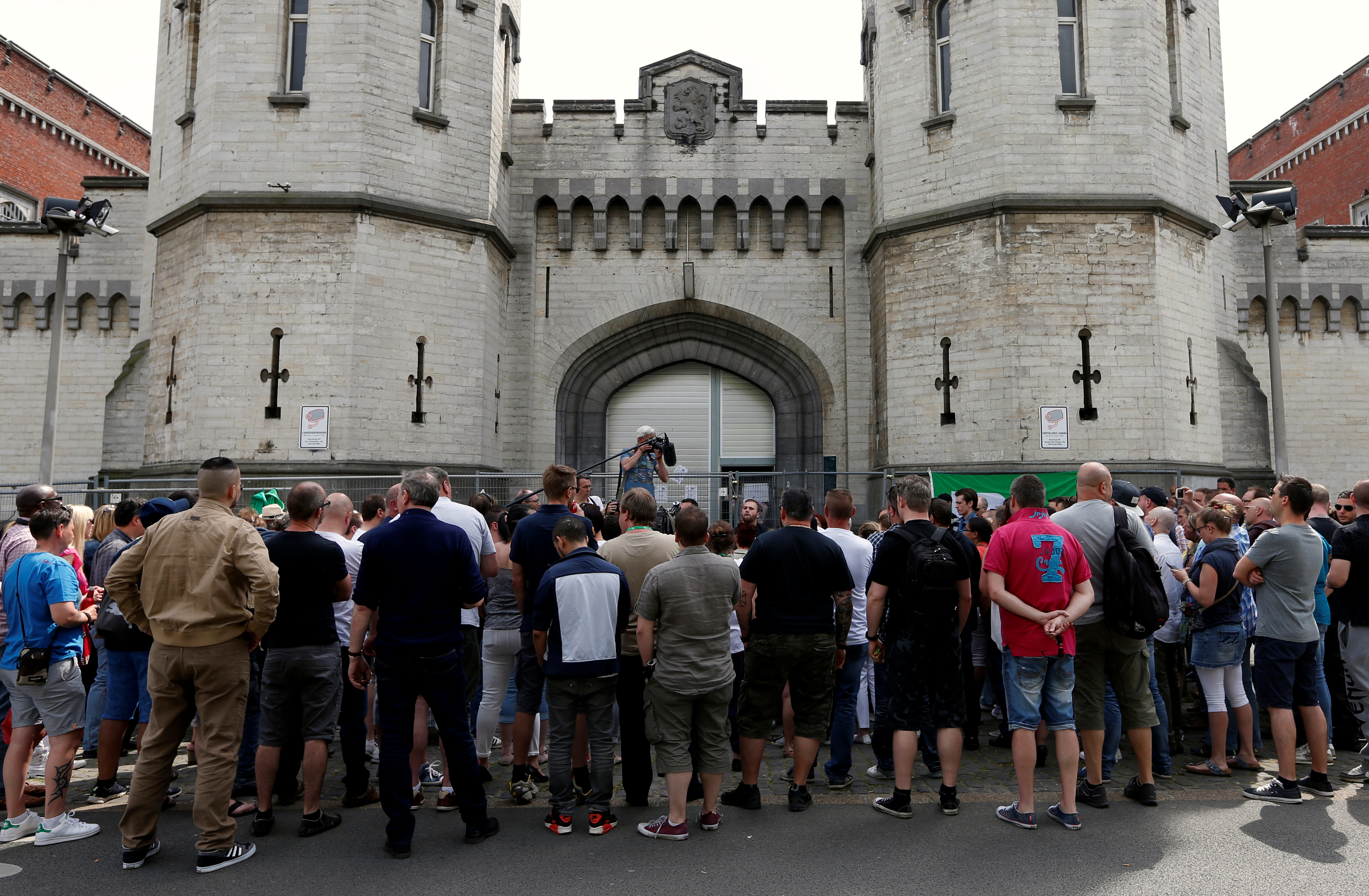 Belgian prison officers gather in front of the Saint-Gilles prison where guards have been on strike for two weeks in a protest over budget cuts in Brussels, Belgium, May 9, 2016. REUTERS/Francois Lenoir