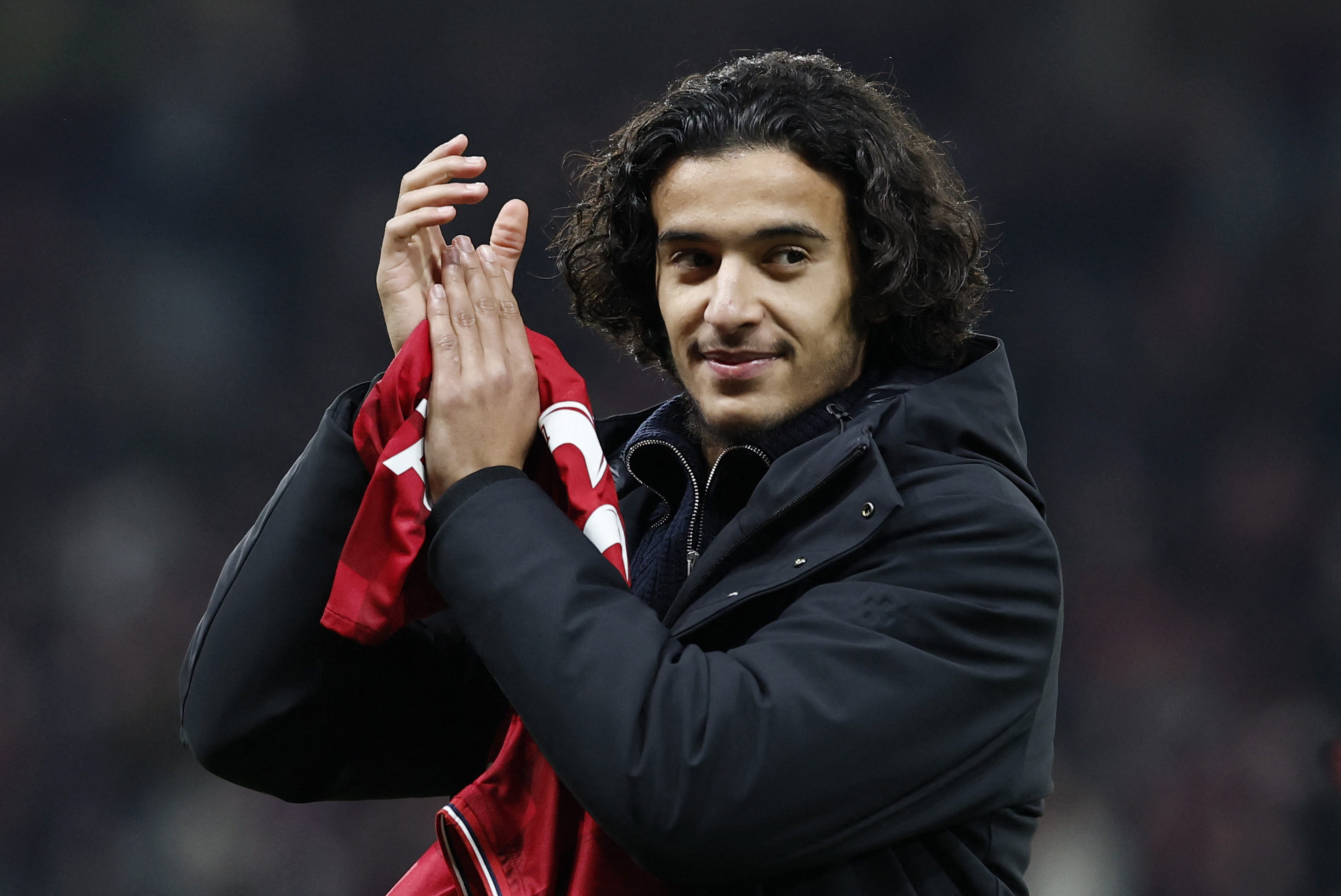 Soccer Football - Ligue 1 - Lille v Olympique de Marseille - Decathlon Arena Stade Pierre-Mauroy, Villeneuve-d'Ascq, France - December 5, 2025 Lille's Ayyoub Bouaddi applauds fans before the match after the announcement of his contract extension REUTERS/Benoit Tessier