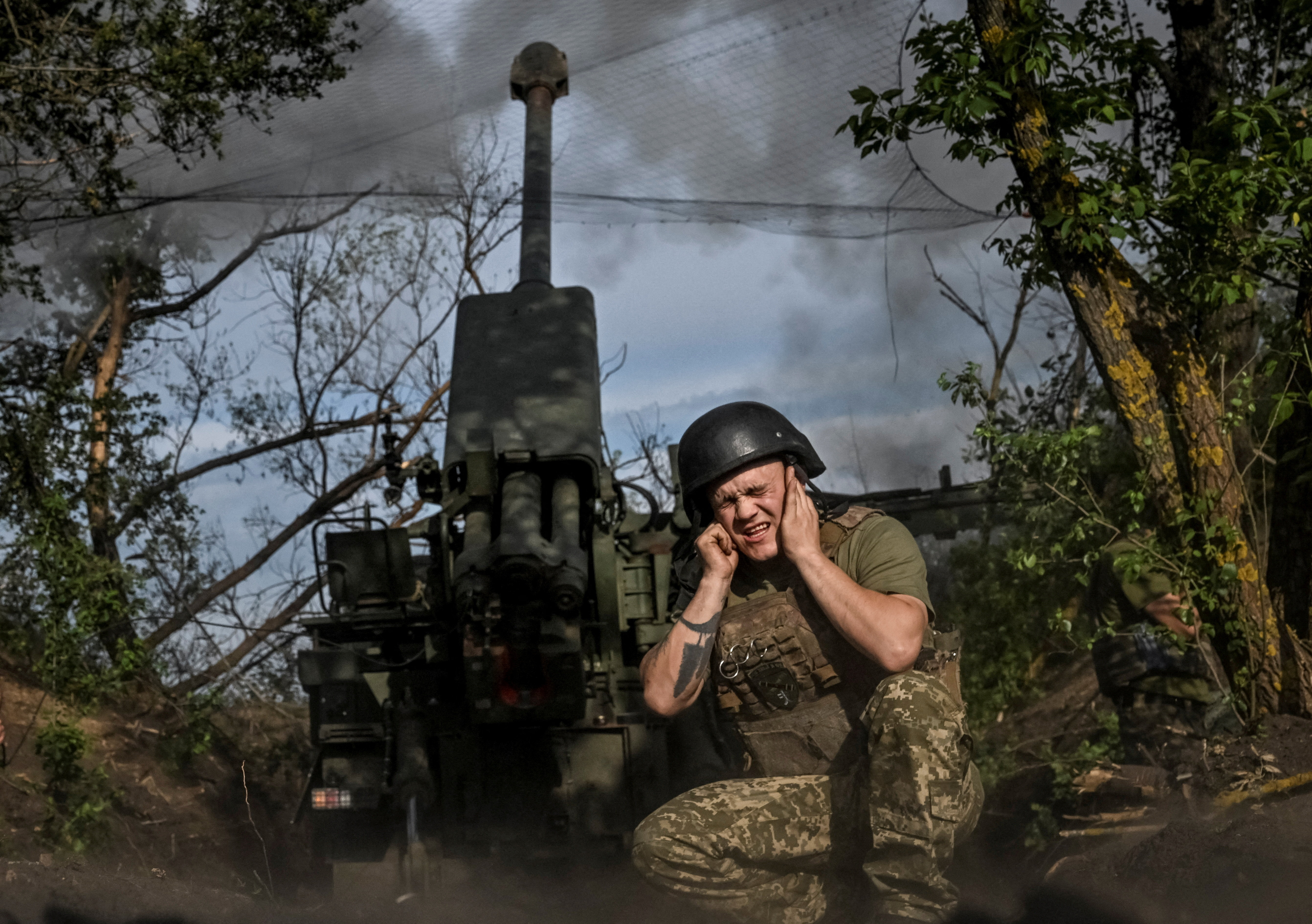 A serviceman of the 44th Separate Artillery Brigade of the Ukrainian Armed Forces reacts as he fires a Ukrainian self-propelled howitzer 2S22 Bohdana towards Russian positions, amid Russia's attack on Ukraine, on a frontline in Zaporizhzhia region, Ukraine May 25, 2026. REUTERS/Stringer TPX IMAGES OF THE DAY