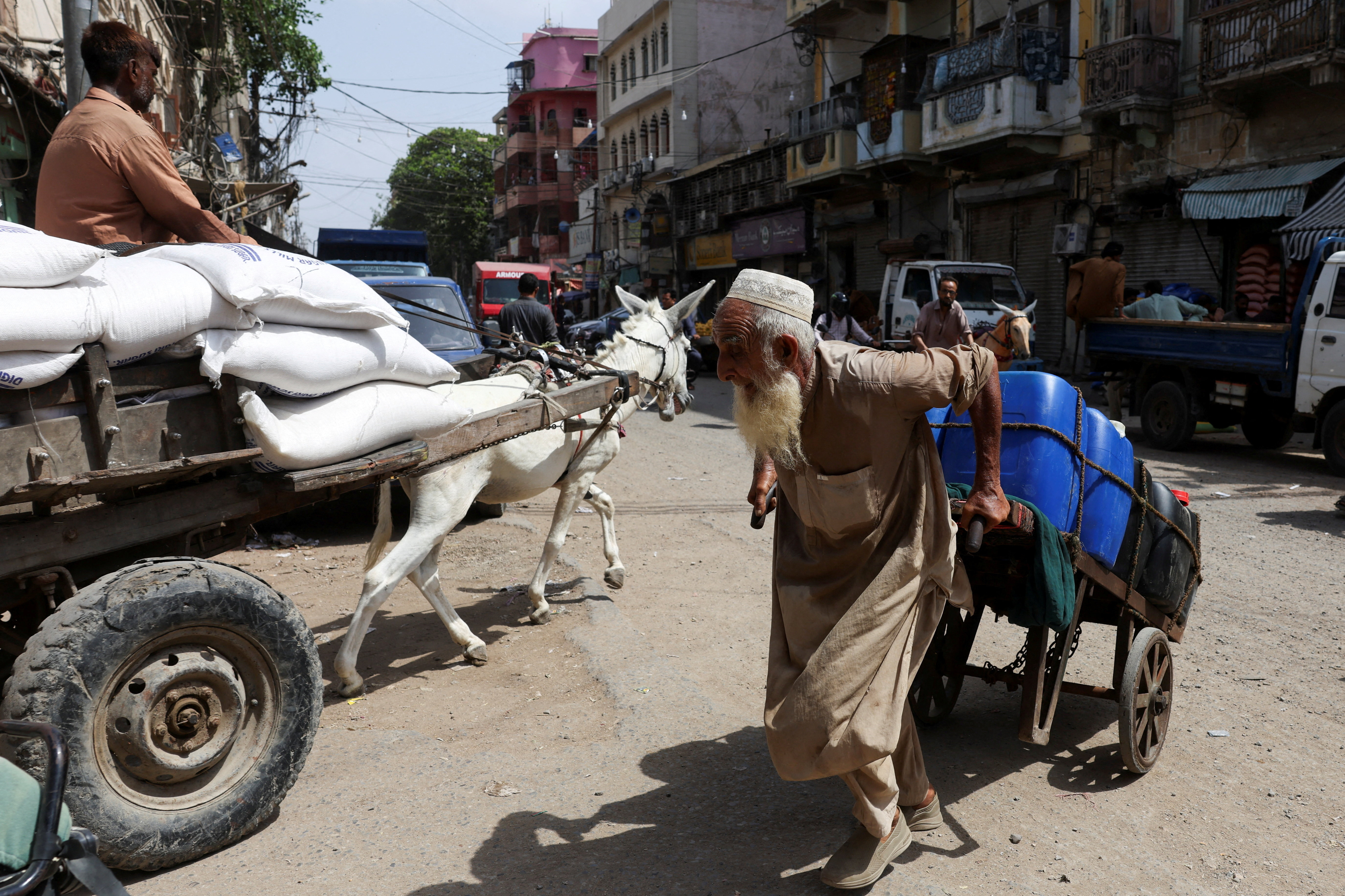 A labourer pulls a cart loaded with chemical canisters to supply a nearby shop at a wholesale market in Karachi, Pakistan, June 9, 2026. REUTERS/Akhtar Soomro TPX IMAGES OF THE DAY