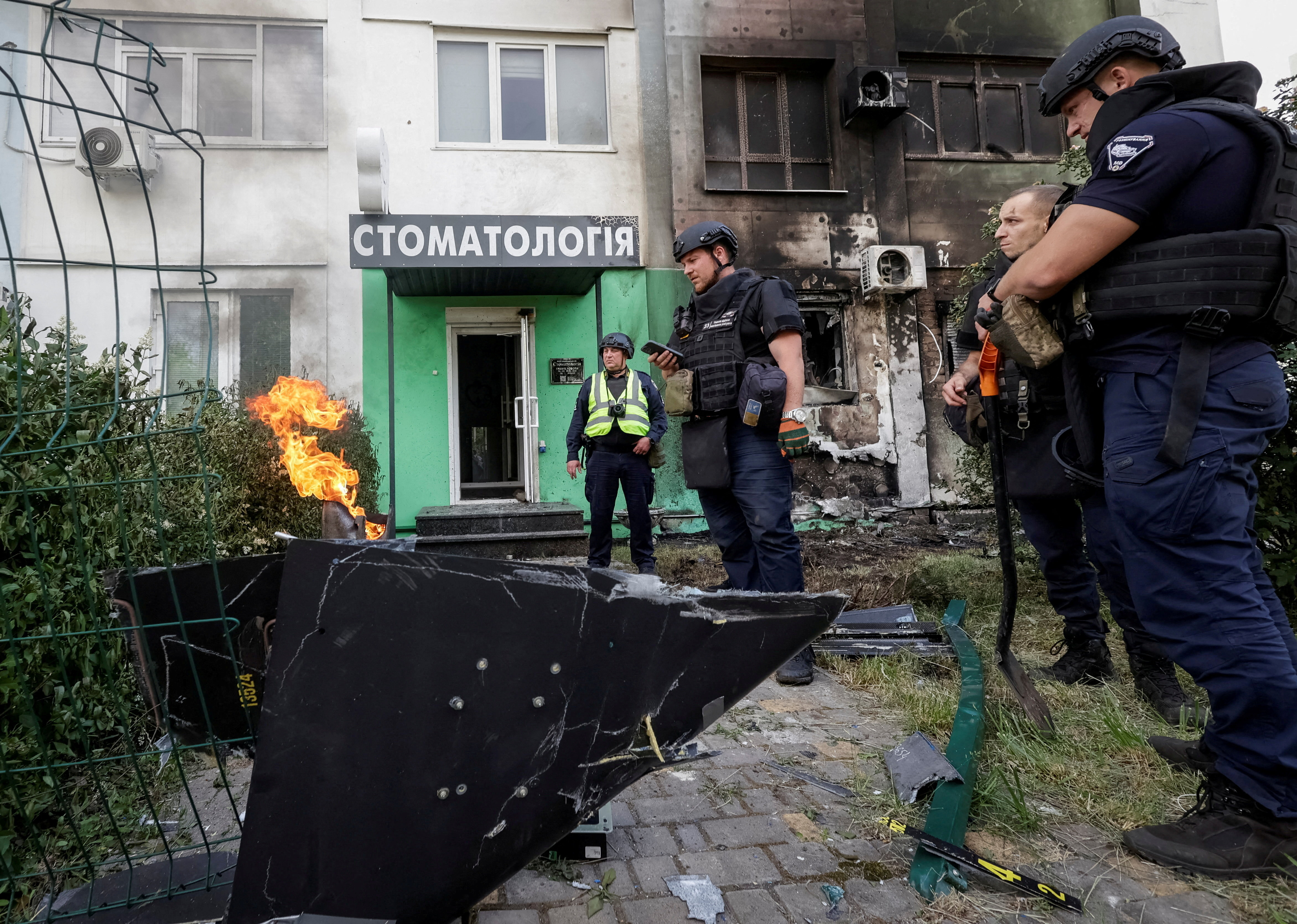 Ukrainian police experts at the site of a Russian drone attack in Kharkiv, June 10, 2026 [Sofiia Gatilova/Reuters]