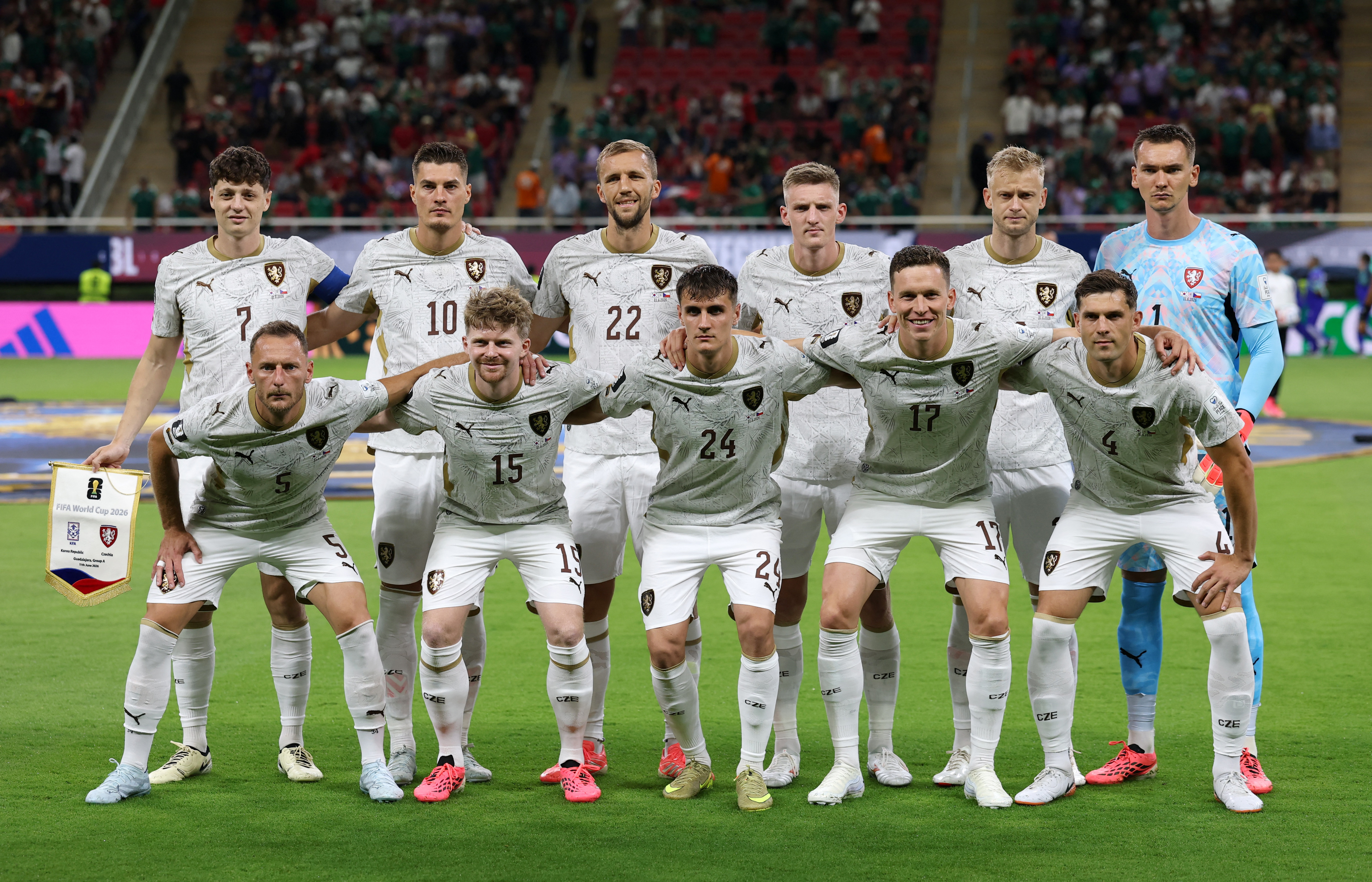 Soccer Football - FIFA World Cup 2026 - Group A - South Korea v Czech Republic - Estadio Guadalajara, Guadalajara, Mexico - June 11, 2026 Czech Republic players pose for a team group photo before the match REUTERS/Paul Childs