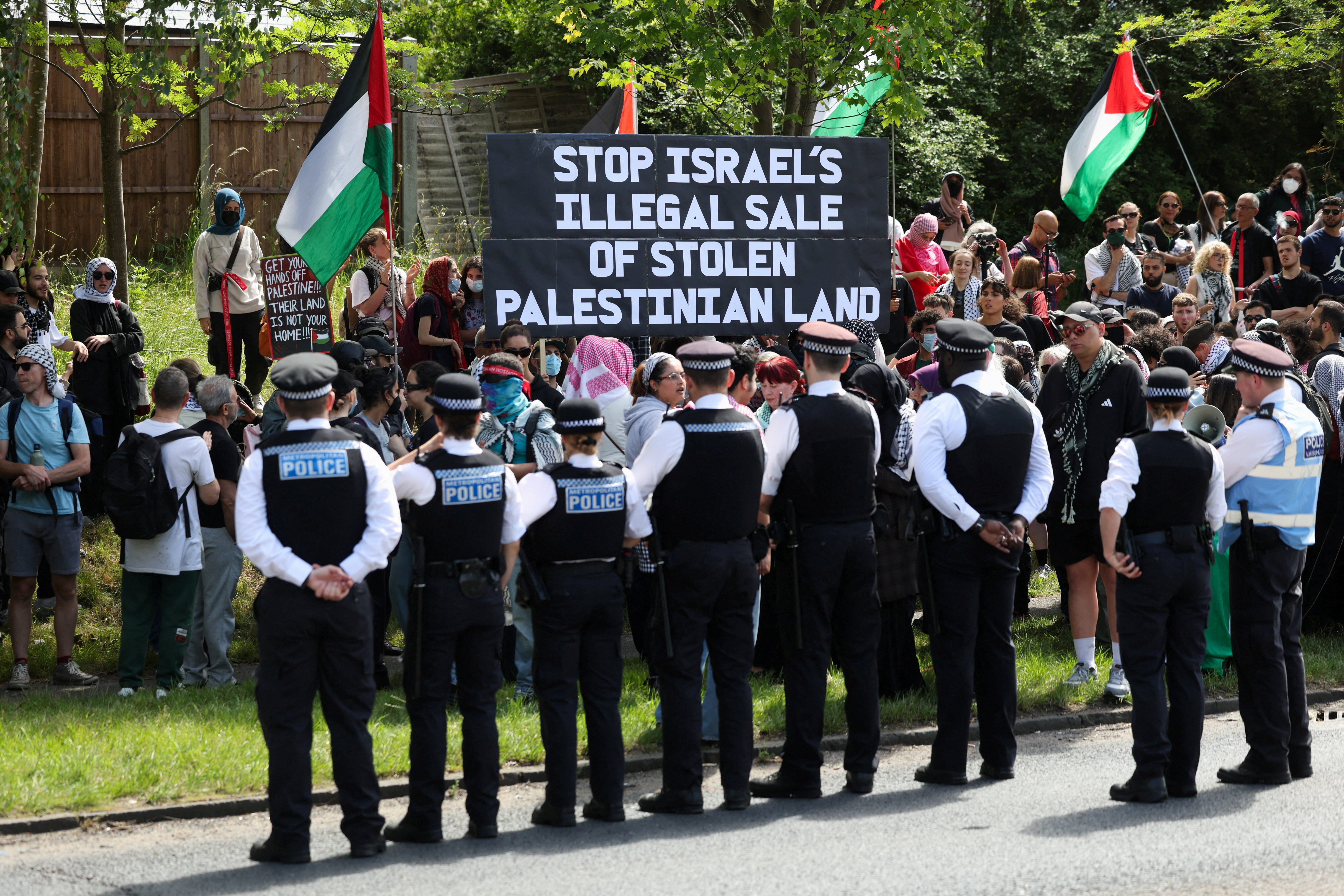 People from pro-Palestinian activist groups gather outside the Edgware United Synagogue, during a demonstration against the "Great Israeli Real Estate Event" organised by real-estate agency, 'My Home in Israel', which markets property in Israeli settlements in the occupied West Bank, in London, Britain, June 14, 2026. REUTERS/Toby Shepheard REFILE - CORRECTING TIMELINE FROM "AFTER A DEMONSTRATION" TO "DURING A DEMONSTRATION".