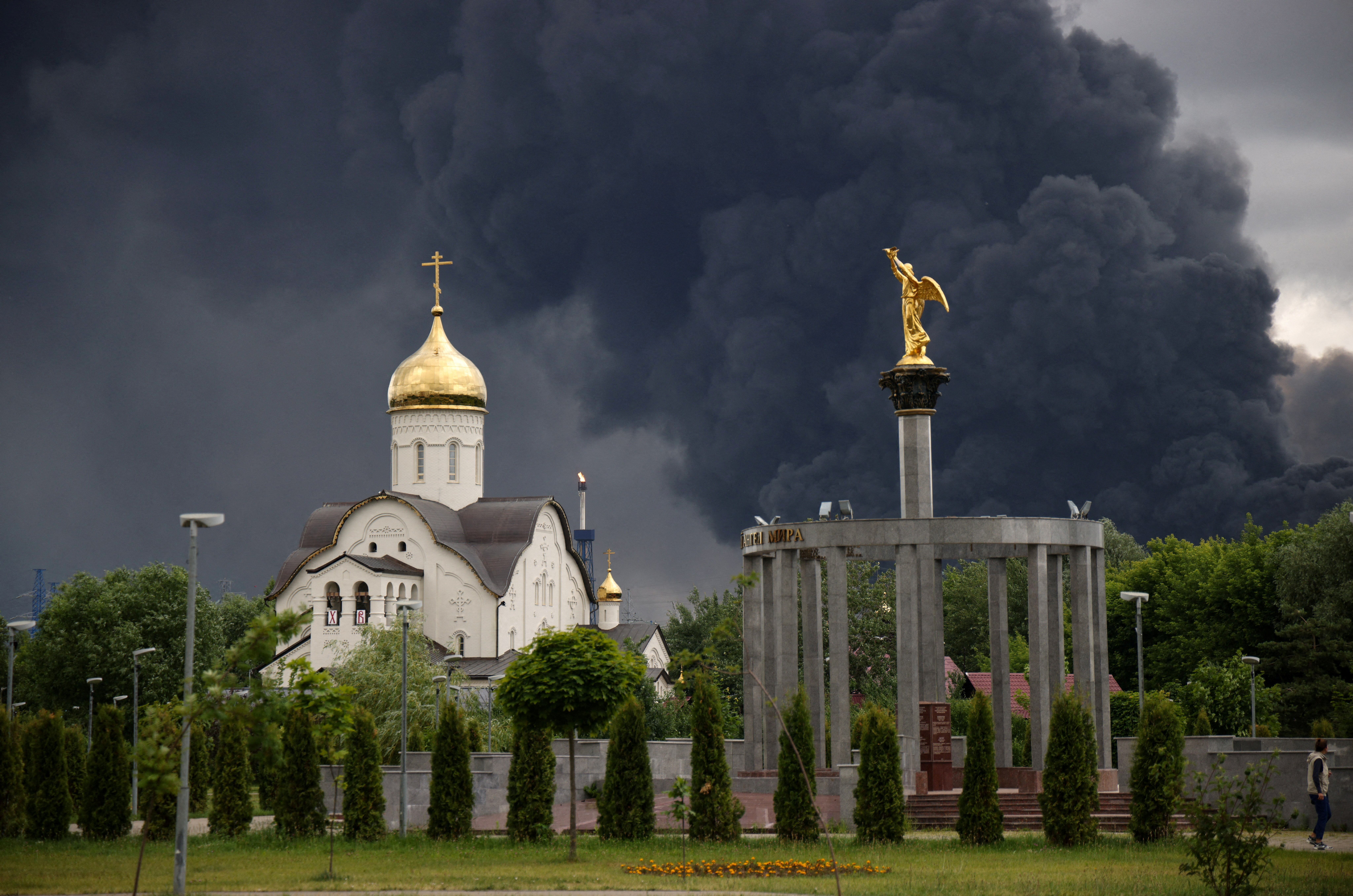 Smoke rises from an oil refinery following a Ukrainian drone attack in the course of Russia-Ukraine conflict, in Moscow, Russia, June 18, 2026, in this picture obtained from social media. SOCIAL MEDIA/via REUTERS THIS IMAGE HAS BEEN SUPPLIED BY A THIRD PARTY. TPX IMAGES OF THE DAY