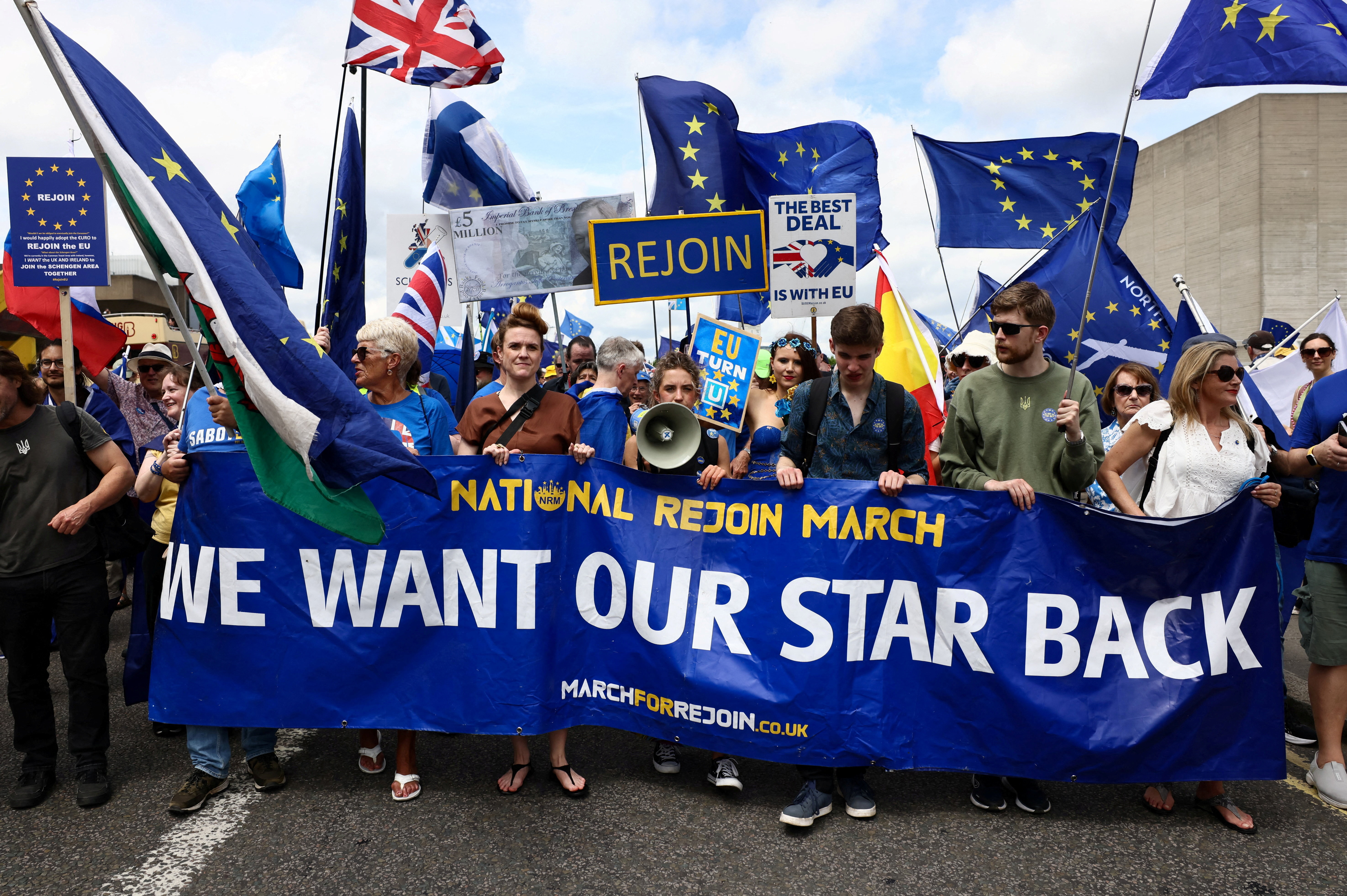 People hold a banner during the National Rejoin March IV organised by National Rejoin March (NRM), marking ten years since Britain voted to leave the European Union in 2016 and calling for closer cooperation between Britain and Europe, in London, Britain, June 20, 2026. REUTERS/Jack Taylor TPX IMAGES OF THE DAY