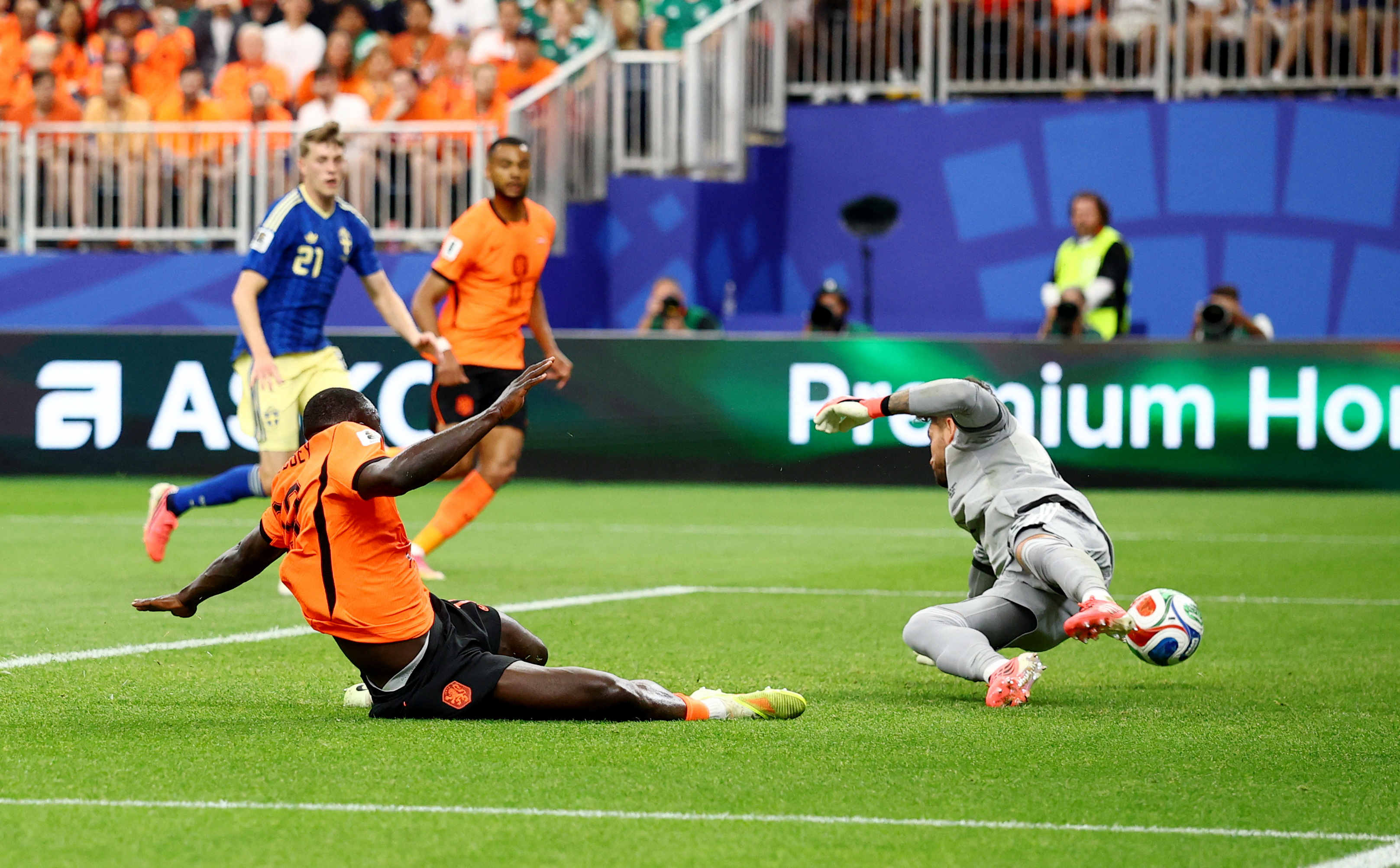 Soccer Football - FIFA World Cup 2026 - Group F - Netherlands v Sweden - Houston Stadium, Houston, Texas, U.S. - June 20, 2026 Netherlands' Brian Brobbey scores their second goal REUTERS/Phil Noble