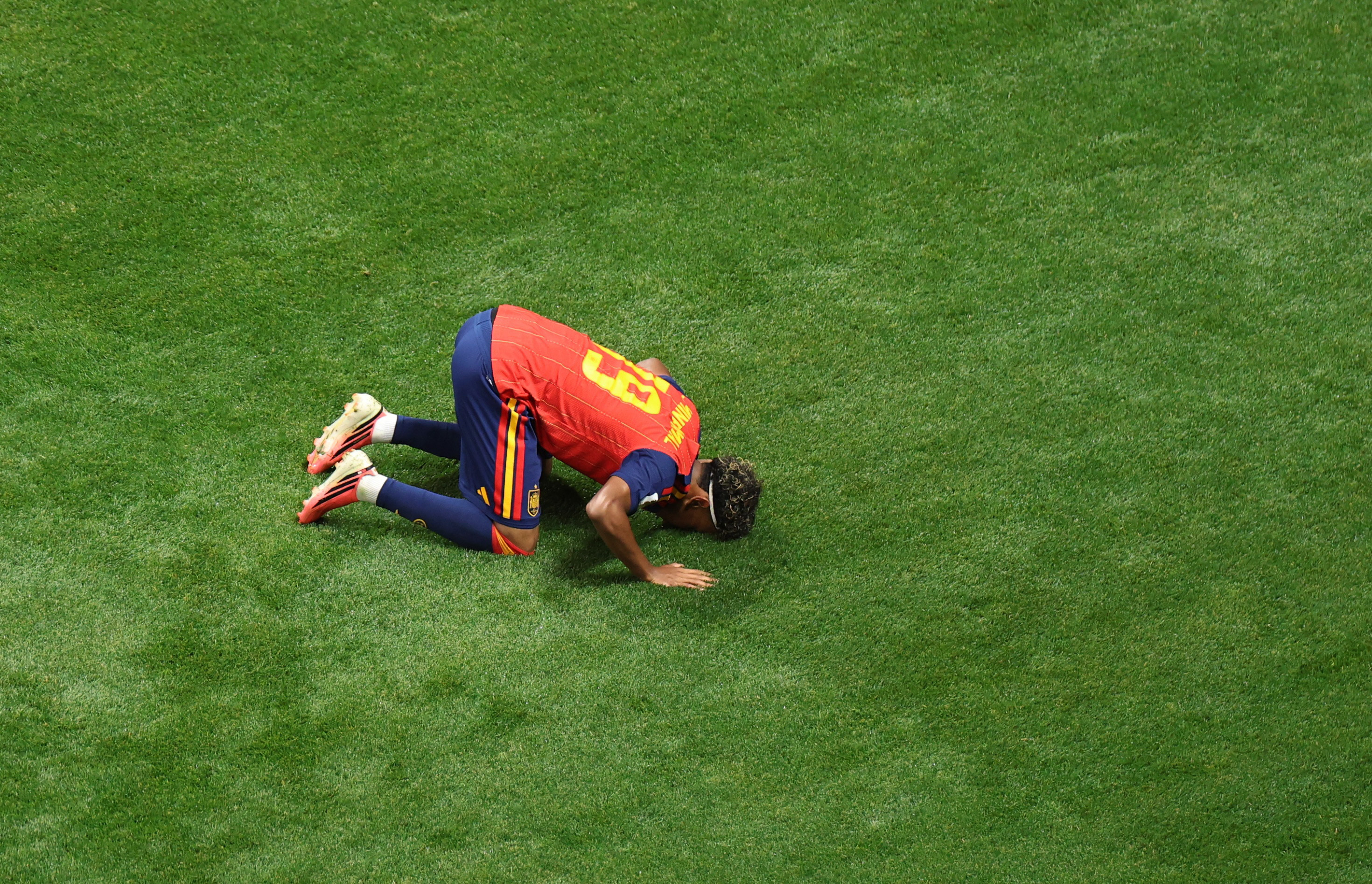 Soccer Football - FIFA World Cup 2026 - Group H - Spain v Saudi Arabia - Atlanta Stadium, Atlanta, Georgia, U.S. - June 21, 2026 Spain's Lamine Yamal celebrates scoring their first goal REUTERS/Siphiwe Sibeko