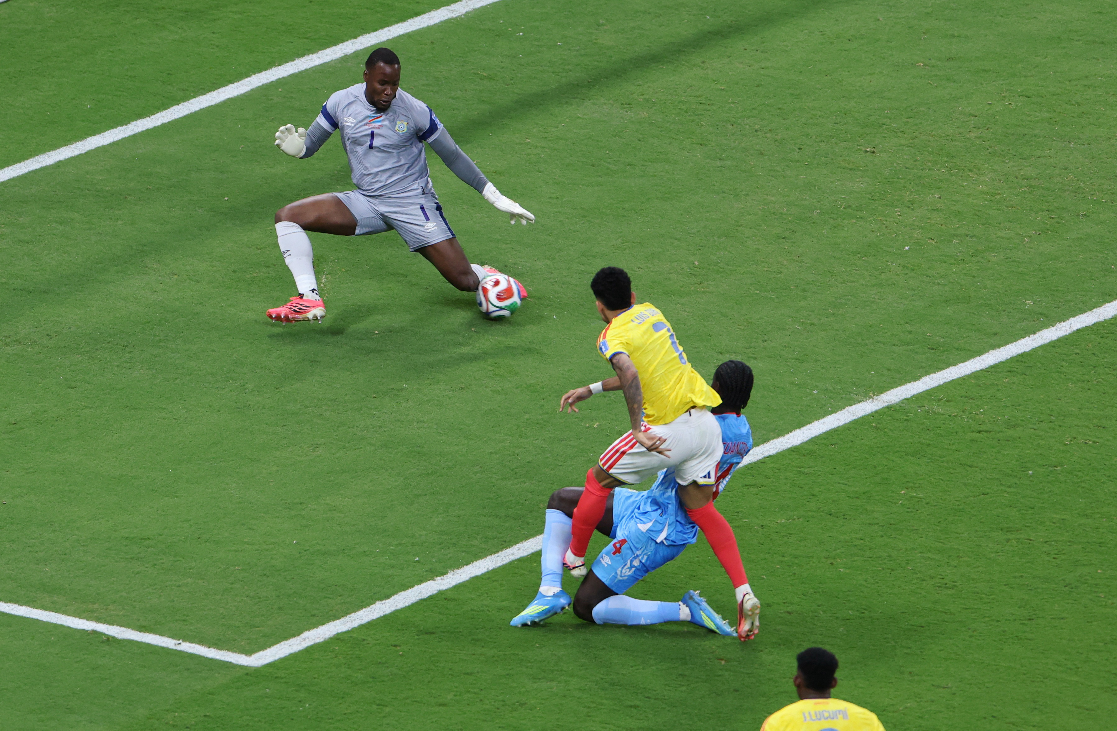 Soccer Football - FIFA World Cup 2026 - Group K - Colombia v DR Congo - Estadio Guadalajara, Guadalajara, Mexico - June 23, 2026 Colombia's Luis Diaz has his shot saved by DR Congo's Lionel Mpasi REUTERS/Raquel Cunha