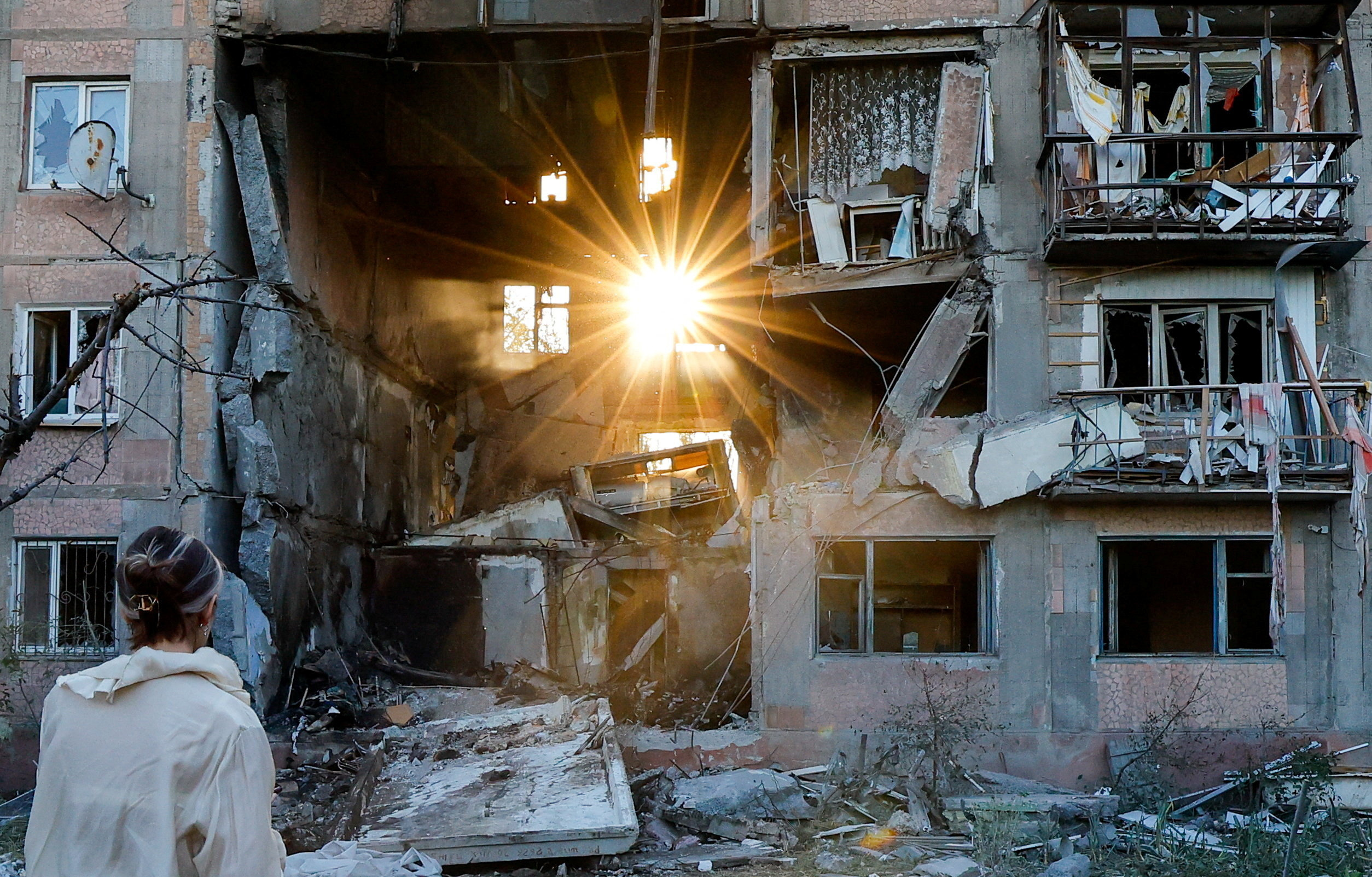 The sun sets behind a heavily damaged multi-storey residential building following an overnight attack, what Russian-installed authorities called a Ukrainian drone strike, in the course of the Russia-Ukraine conflict in the town of Horlivka (Gorlovka) in the Donetsk region, a Russian-controlled area of Ukraine, June 24, 2026. REUTERS/Alexander Ermochenko TPX IMAGES OF THE DAY