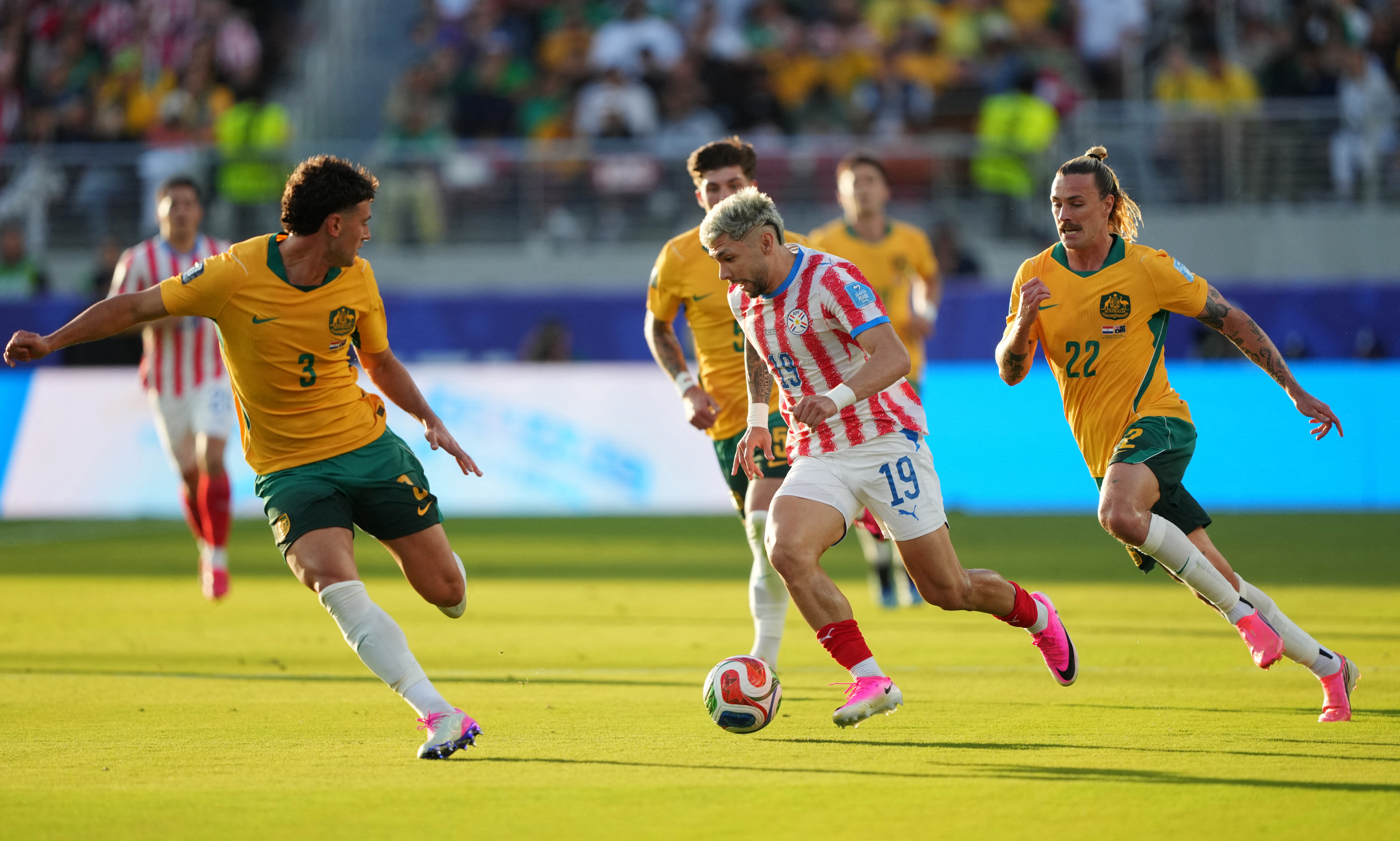 Soccer Football - FIFA World Cup 2026 - Group D - Paraguay v Australia - San Francisco Bay Area Stadium, Santa Clara, California, U.S. - June 25, 2026 Paraguay's Julio Enciso in action with Australia's Alessandro Circati and Jackson Irvine IMAGN IMAGES via Reuters/Darren Yamashita