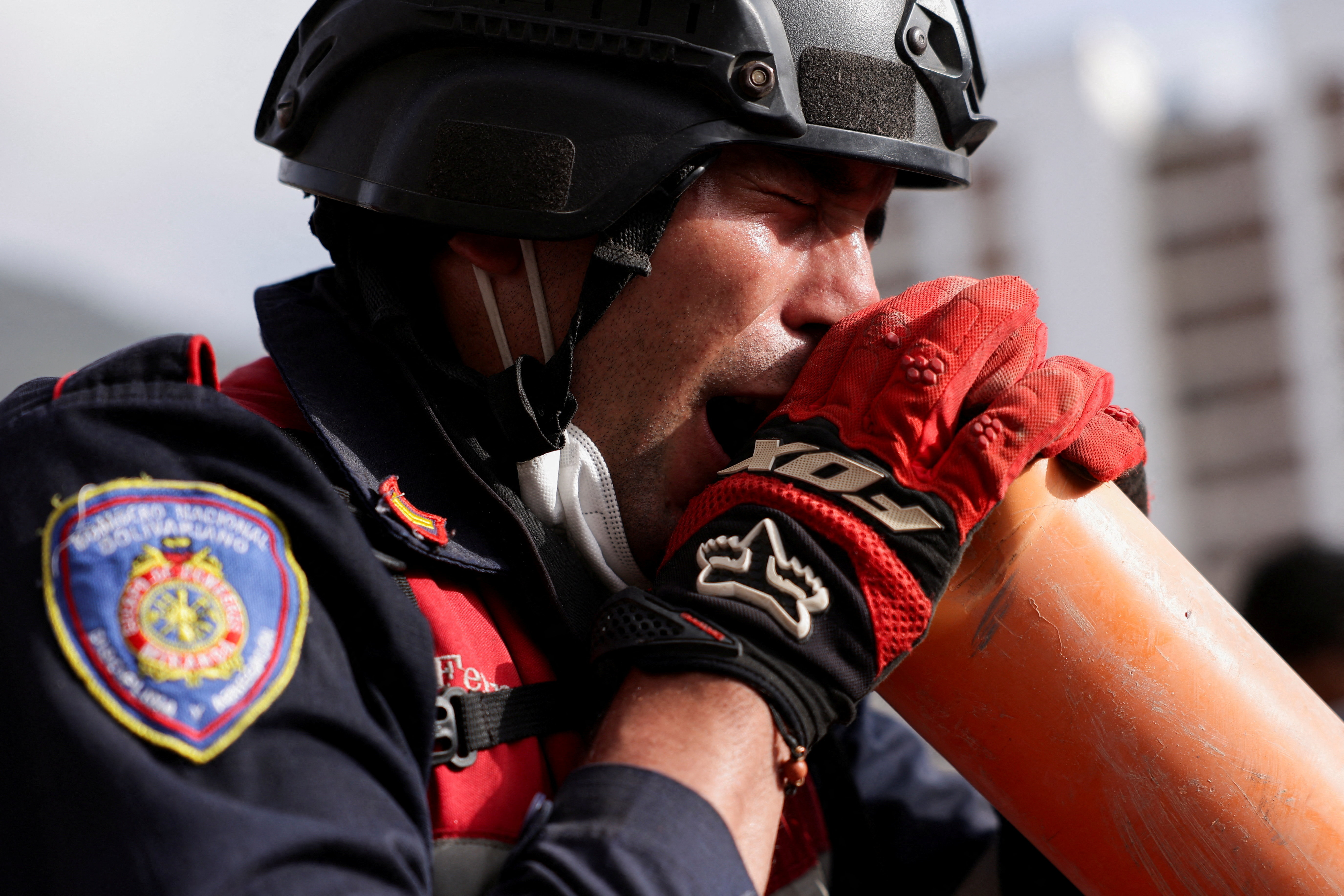 Race against time to rescue survivors after Venezuela earthquakes strike