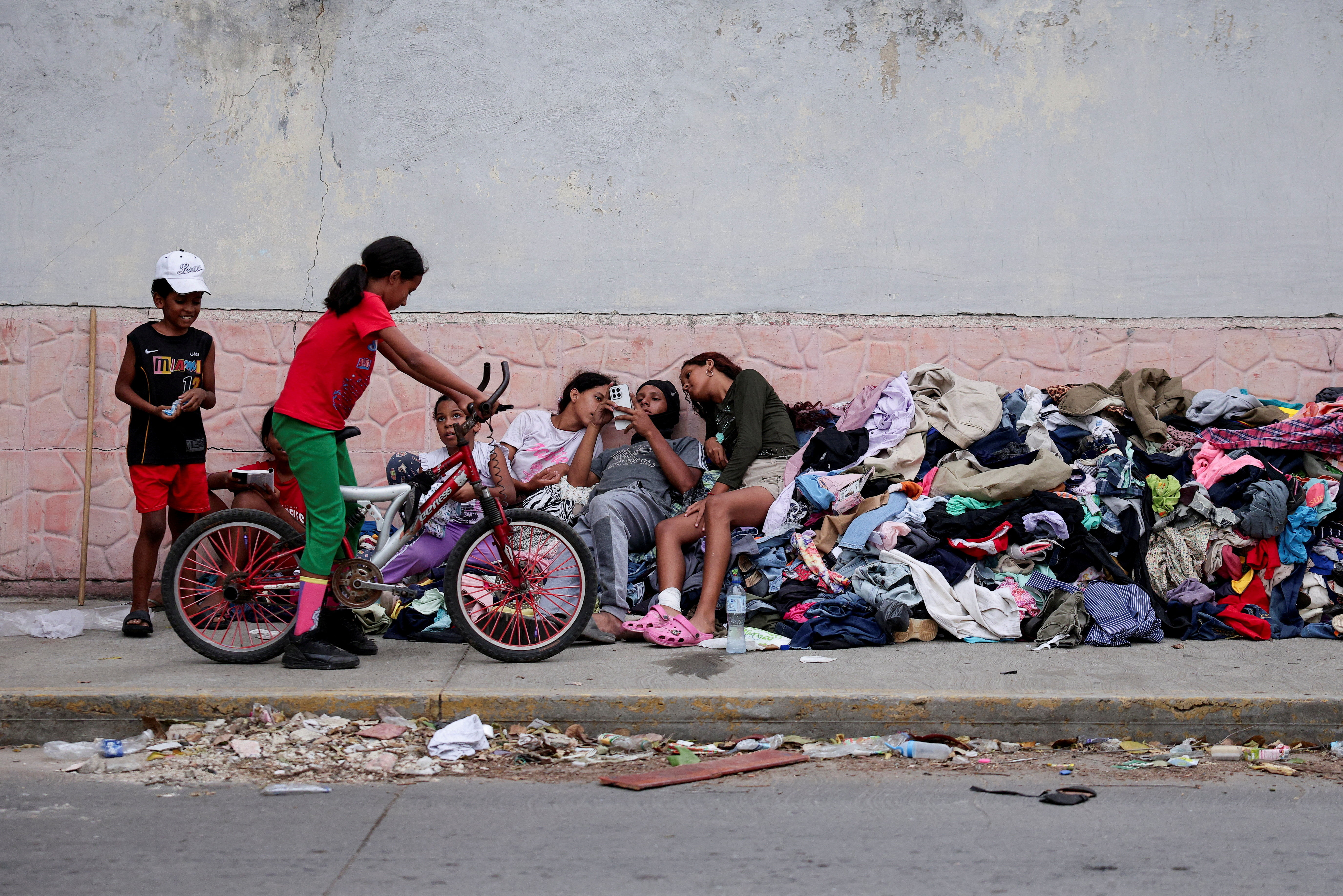 Over 1700 dead in Venezuela after devastating twin earthquakes