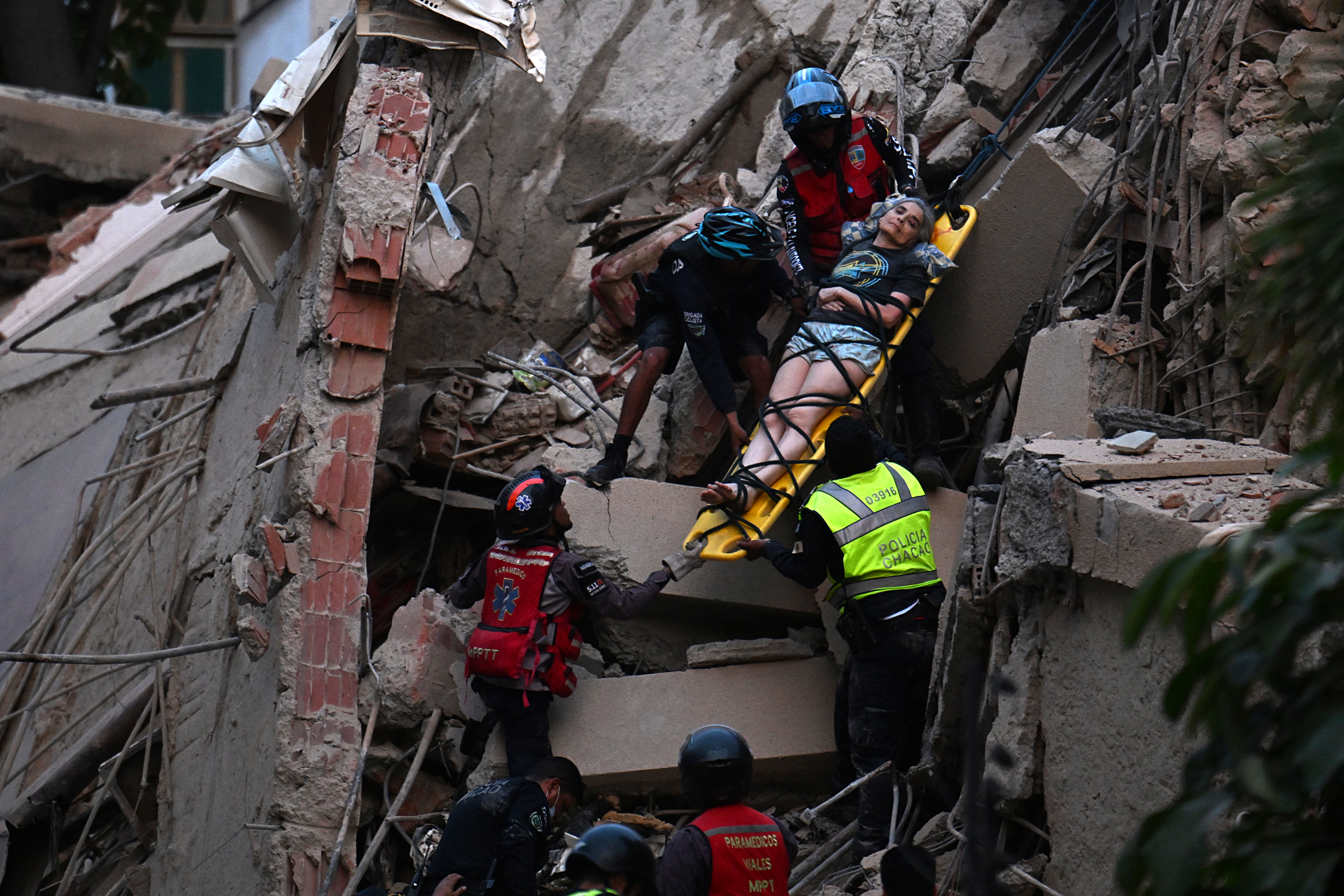 Venezuela grapples with deadly twin quakes, over 700 injured so far