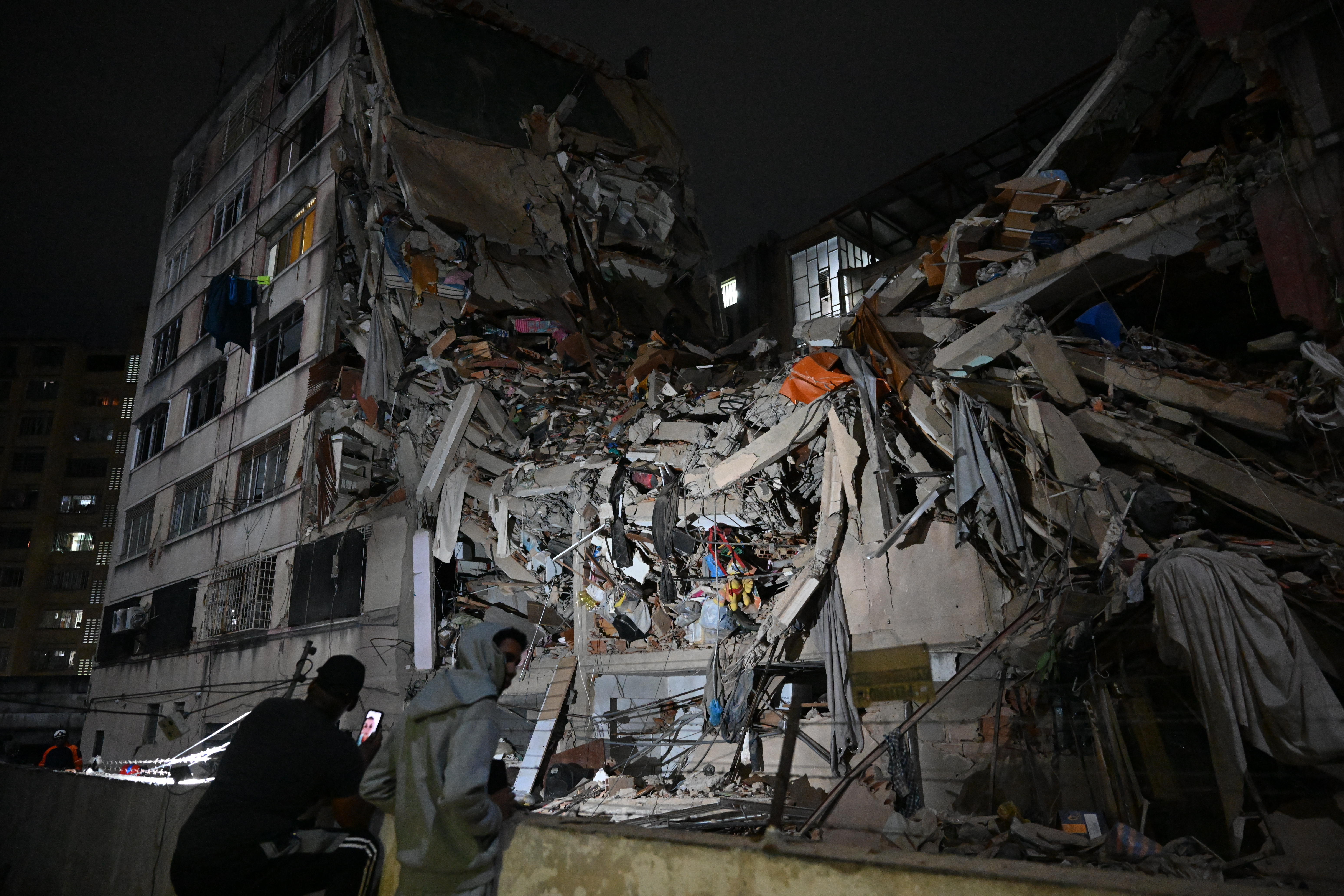 Venezuela grapples with deadly twin quakes, over 700 injured so far