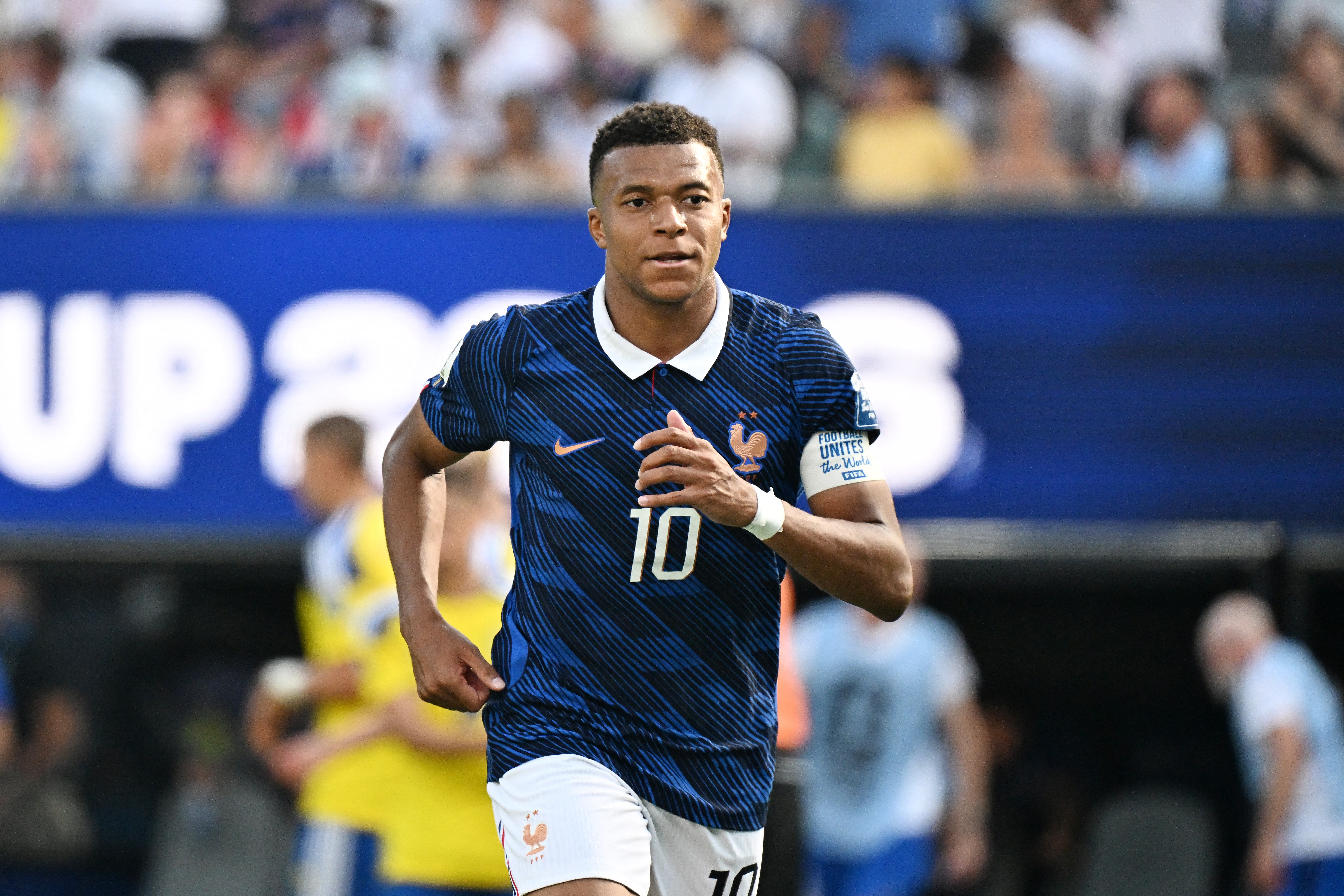 France's forward #10 Kylian Mbappe leaves the pitch at the halftime of the 2026 World Cup round of 32 football match between France and Sweden at the New York/New Jersey Stadium in East Rutherford on June 30, 2026. (Photo by Jewel SAMAD / AFP)