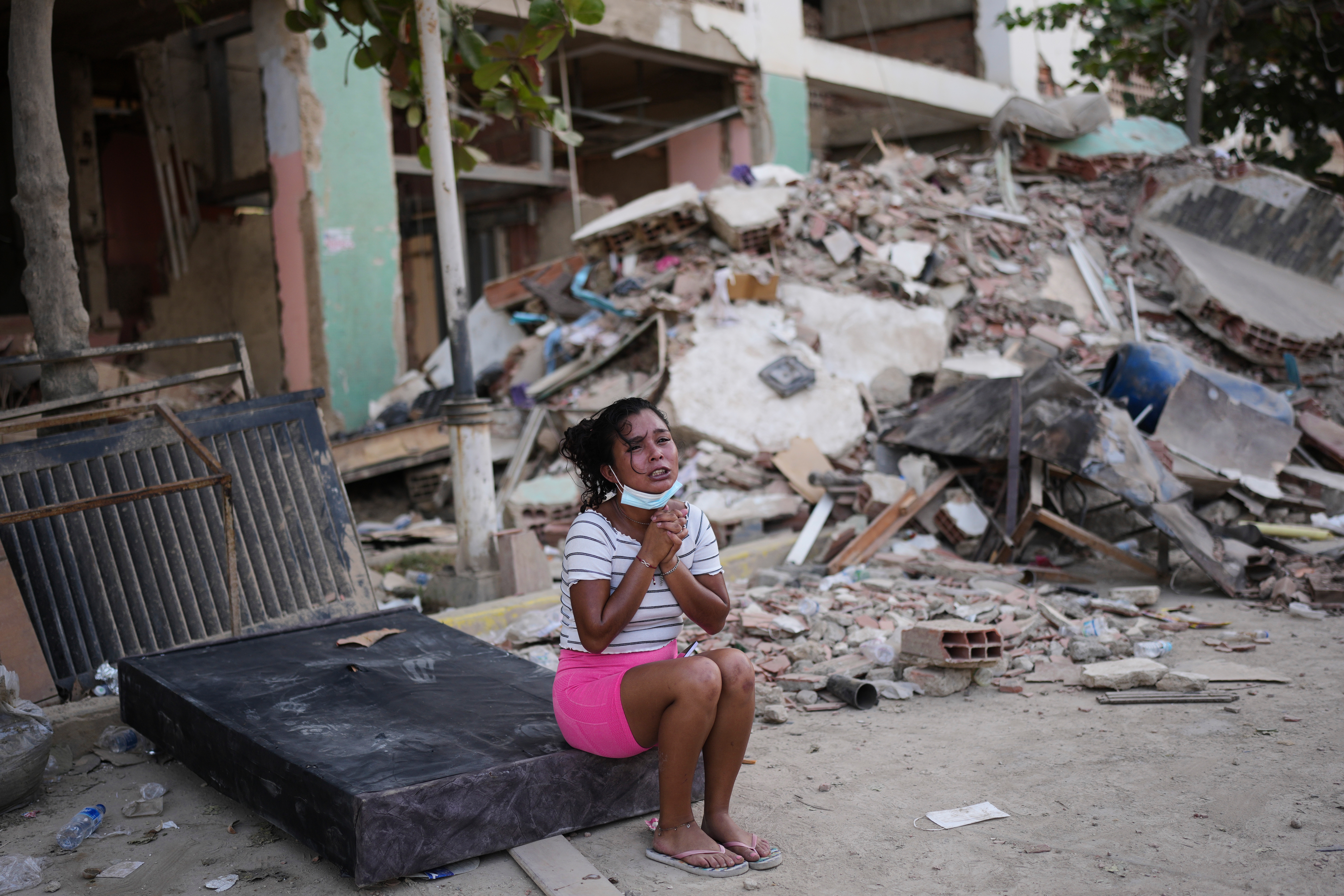 Race against time to rescue survivors after Venezuela earthquakes strike