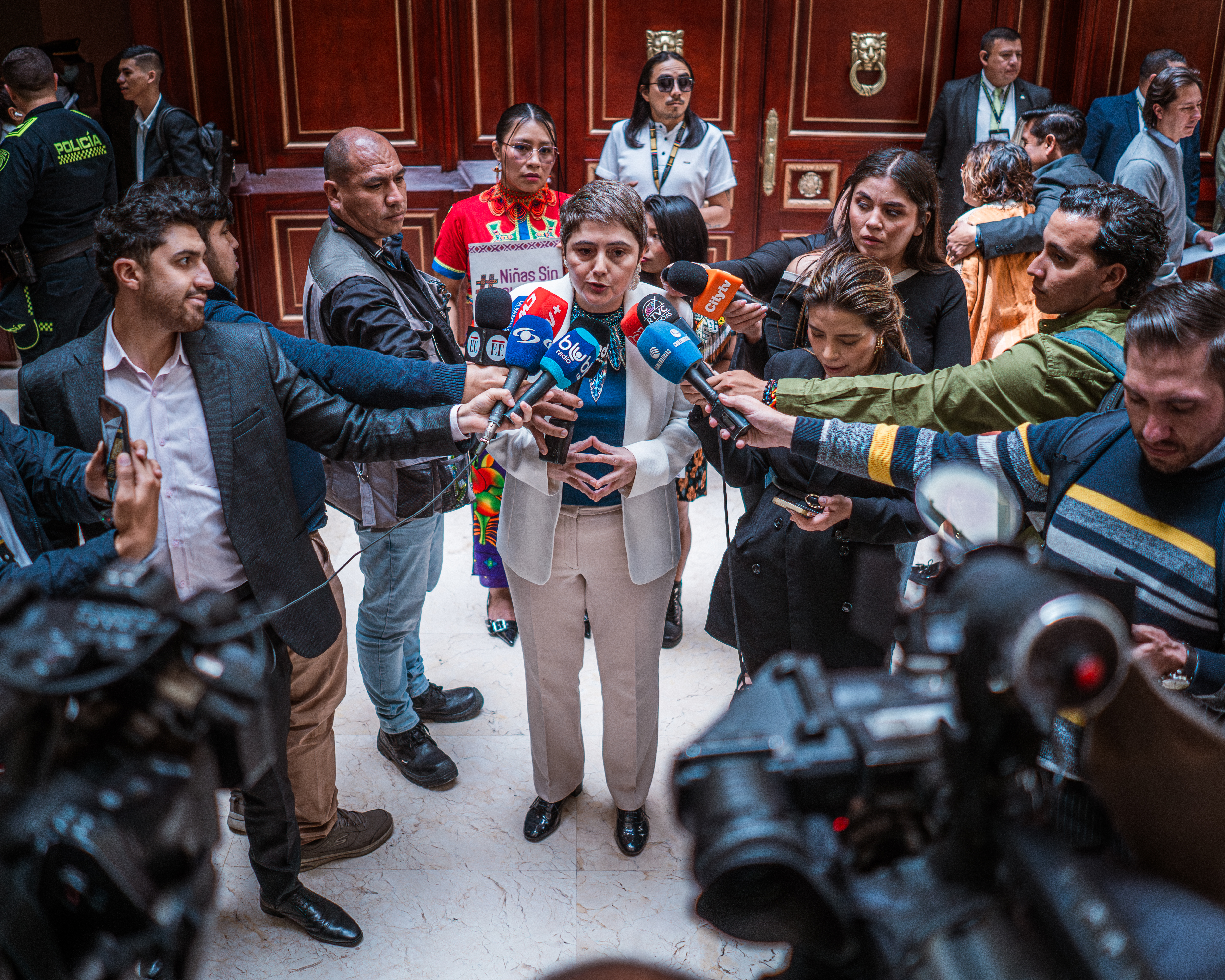 Carolina Giraldo addresses the media in Colombian congress on the morning the final debate.