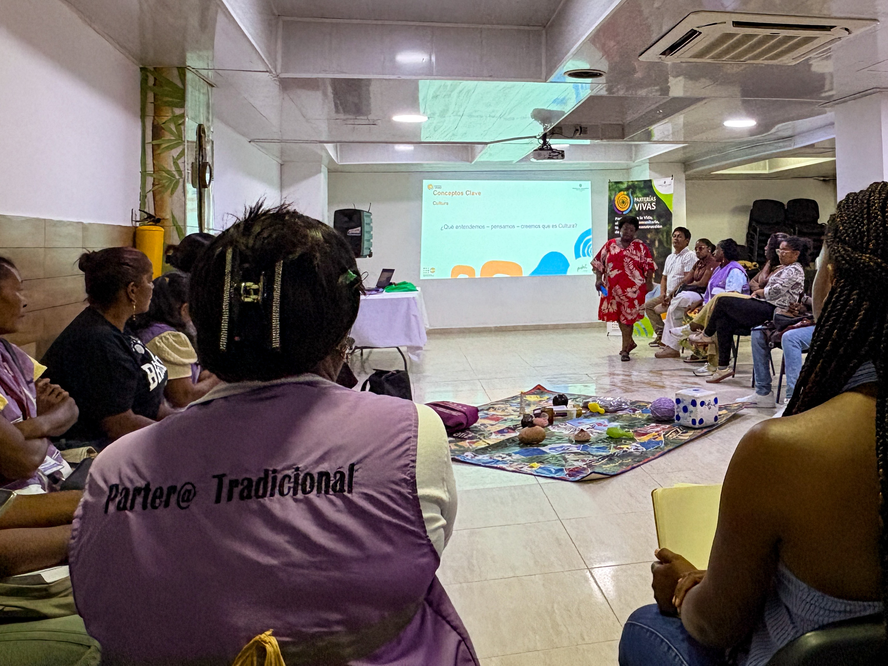 Parteras and medical professionals attend joint workshops in Colombia [Catherine Ellis/Al Jazeera]