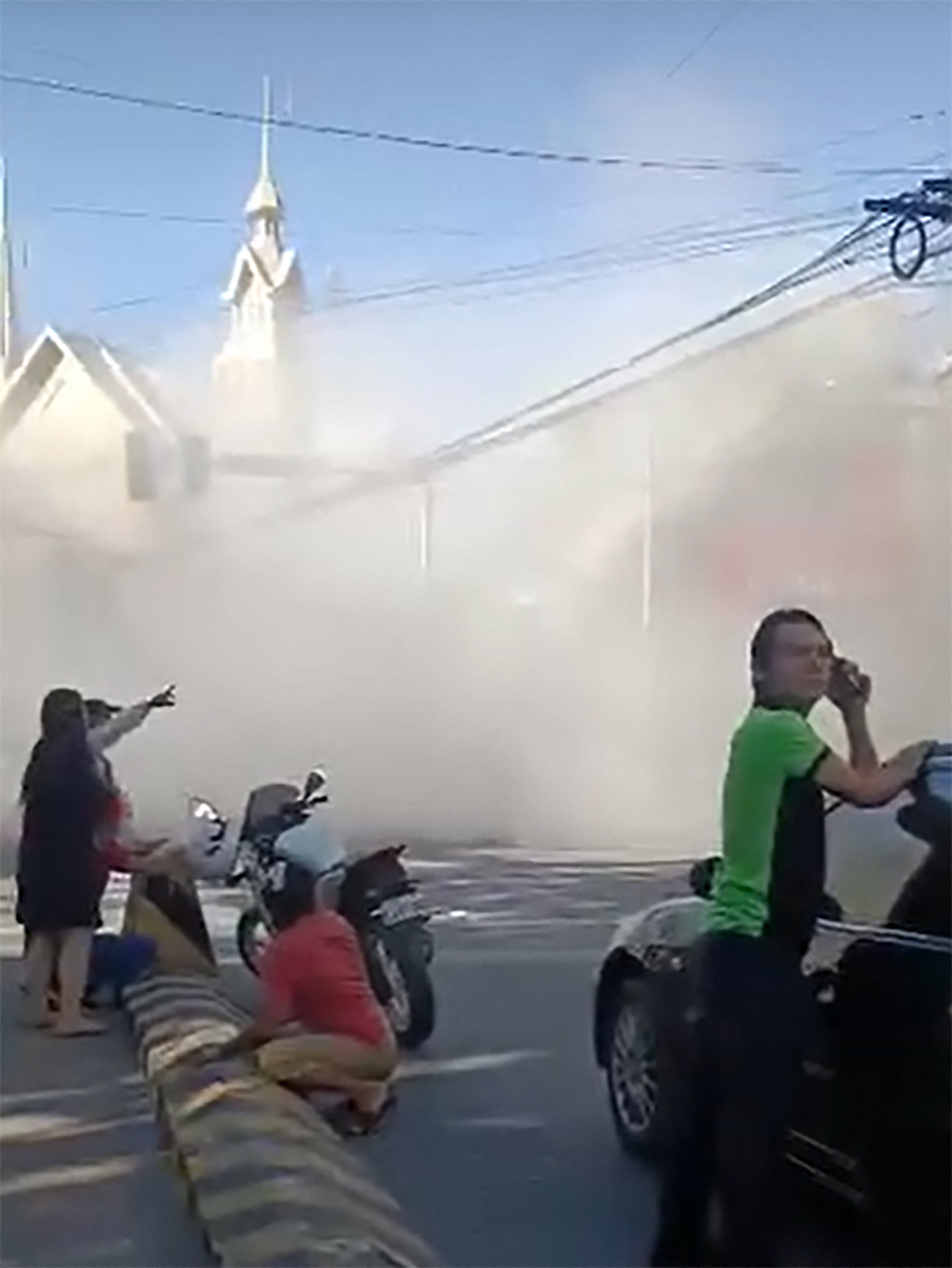 Bystanders reacting to the collapse of fast-food restaurant.