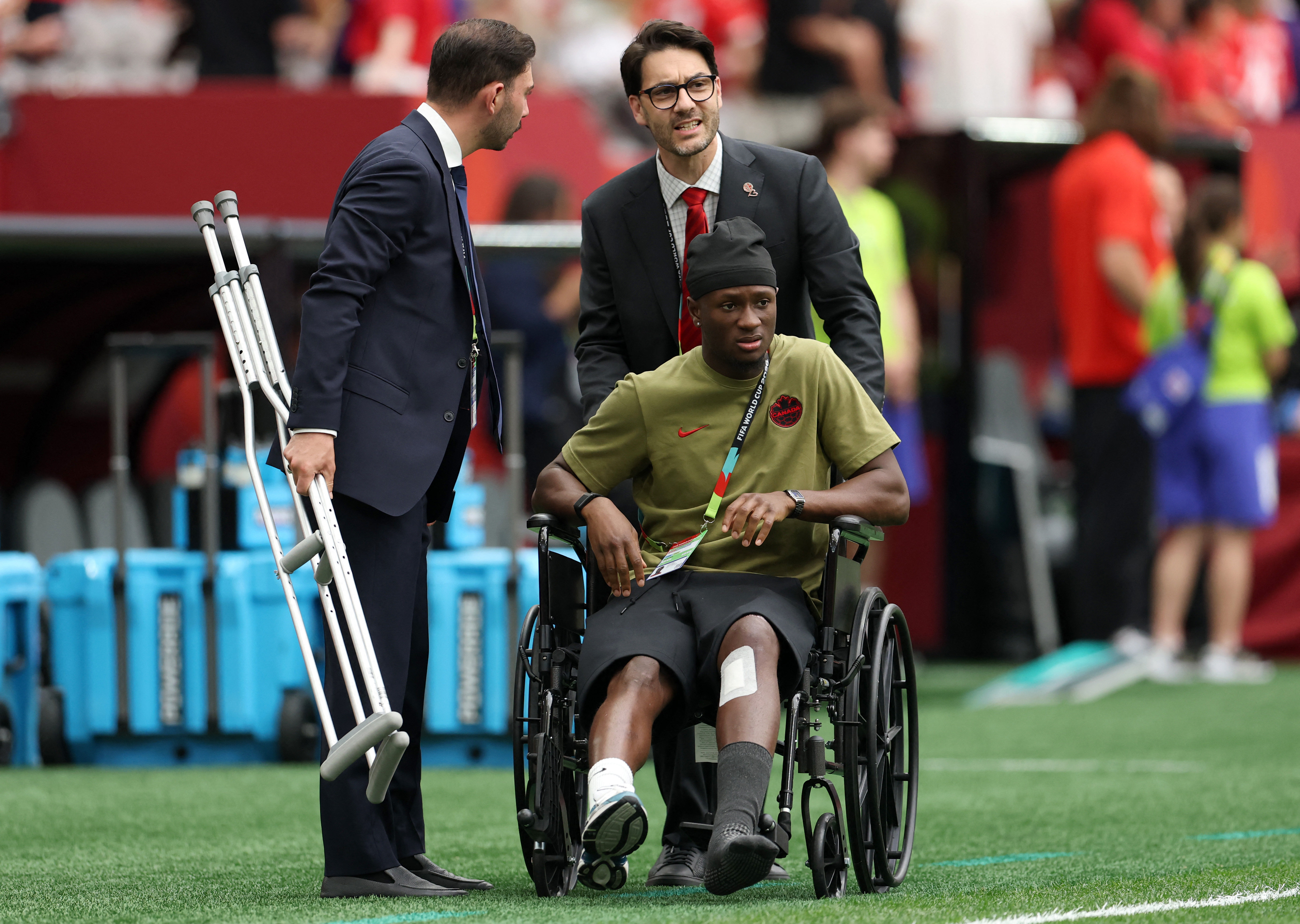 VANCOUVER, BRITISH COLUMBIA - JUNE 24: Ismael Kone #8 of Canada is seen on a wheelchair before the FIFA World Cup 2026 Group B match between Switzerland and Canada at BC Place Vancouver on June 24, 2026 in Vancouver, British Columbia. Emilee Chinn/Getty Images/AFP (Photo by Emilee Chinn / GETTY IMAGES NORTH AMERICA / Getty Images via AFP)