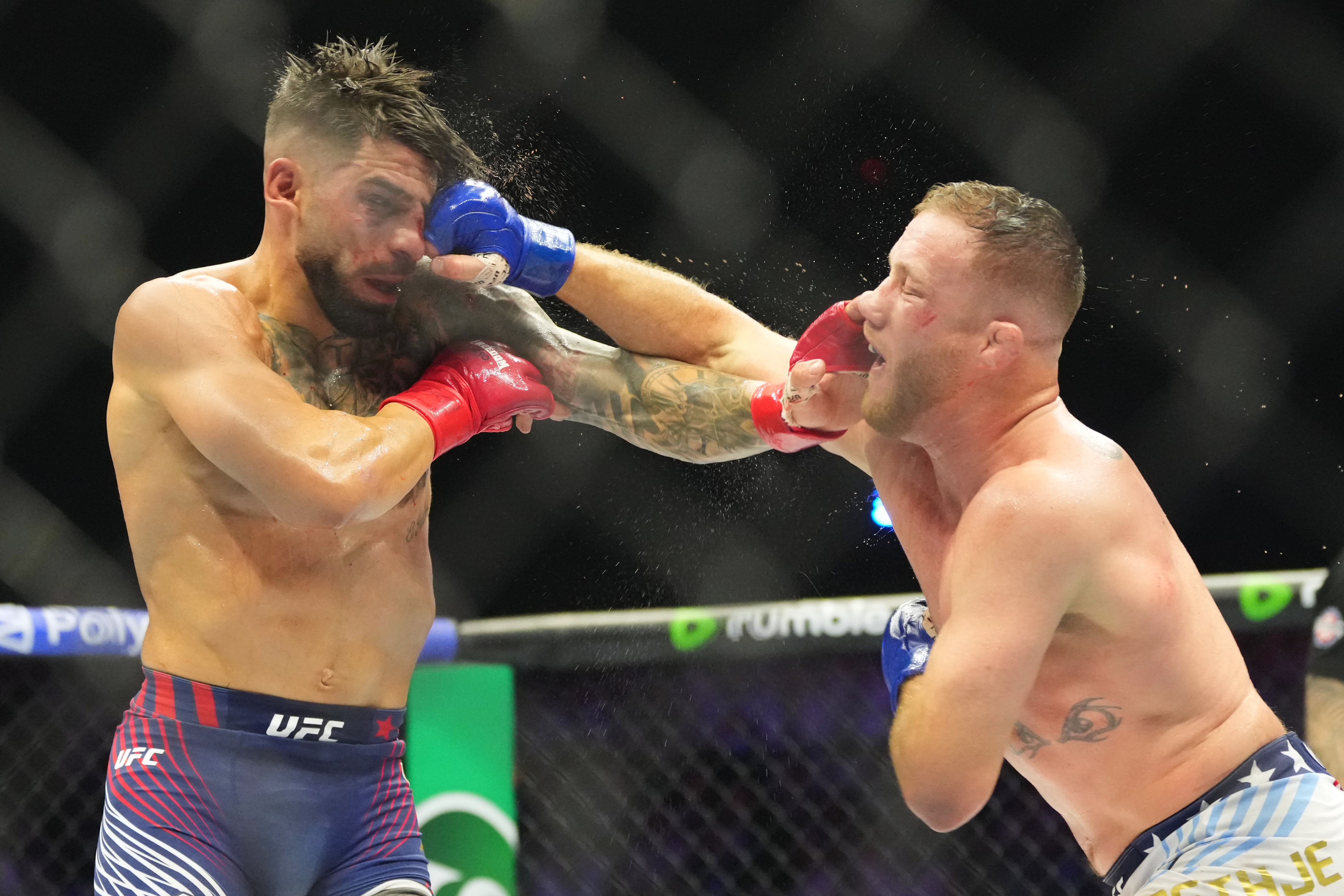 Ilia Toupruia, left, fights Justin Gaethje during UFC Freedom 250 on the South Lawn of the White House, Monday, June 15, 2026, in Washington. (AP Photo/Alex Brandon)