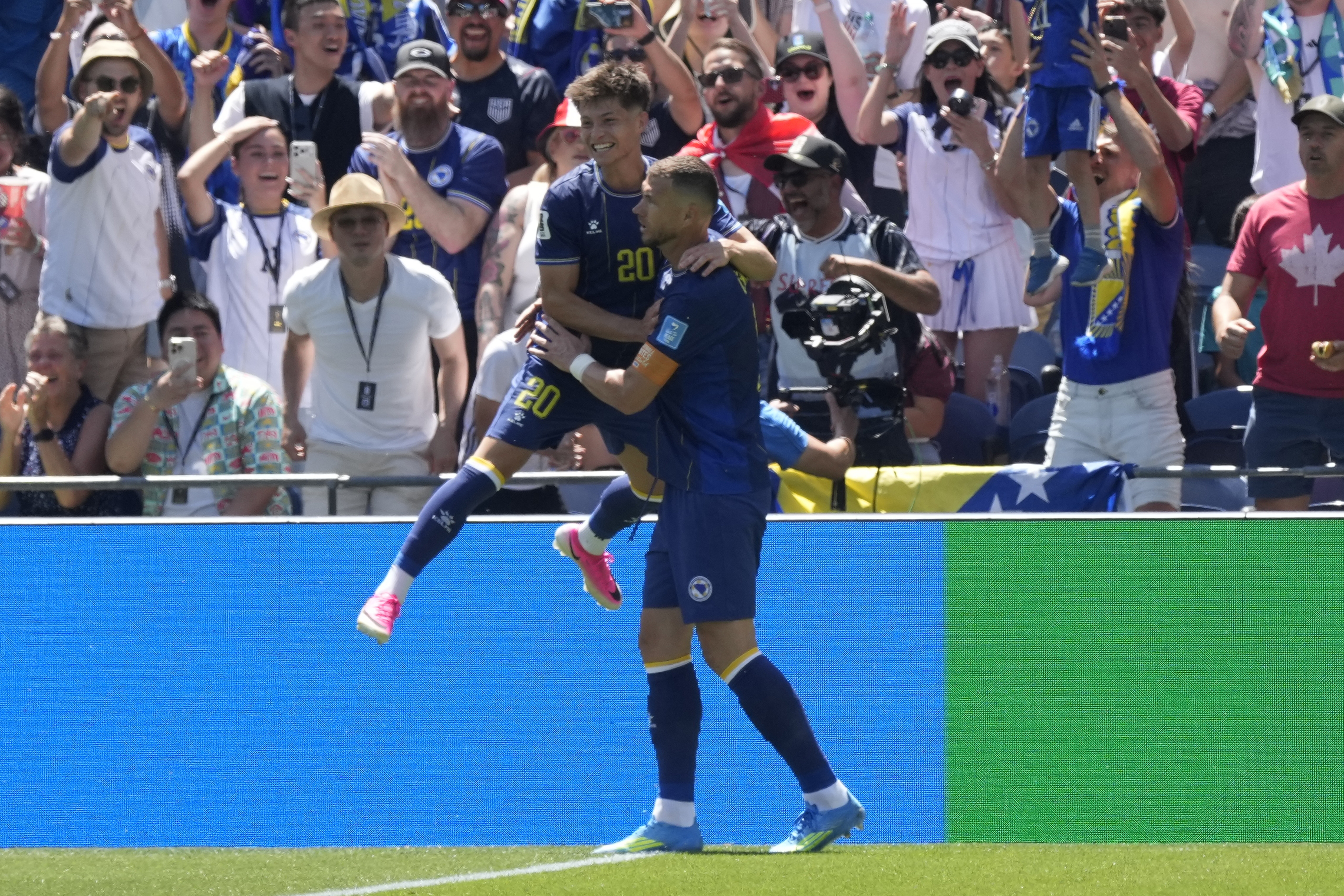 epa13061742 Edin Dzeko of Bosnia and Herzegovina (R) and his teammates celebrate the 2-0 goal during the FIFA World Cup 2026 group stage match Bosnia and Herzegovina against Qatar, in Seattle, Washington, USA, 24 June 2026. EPA/STEPHAN BRASHEAR